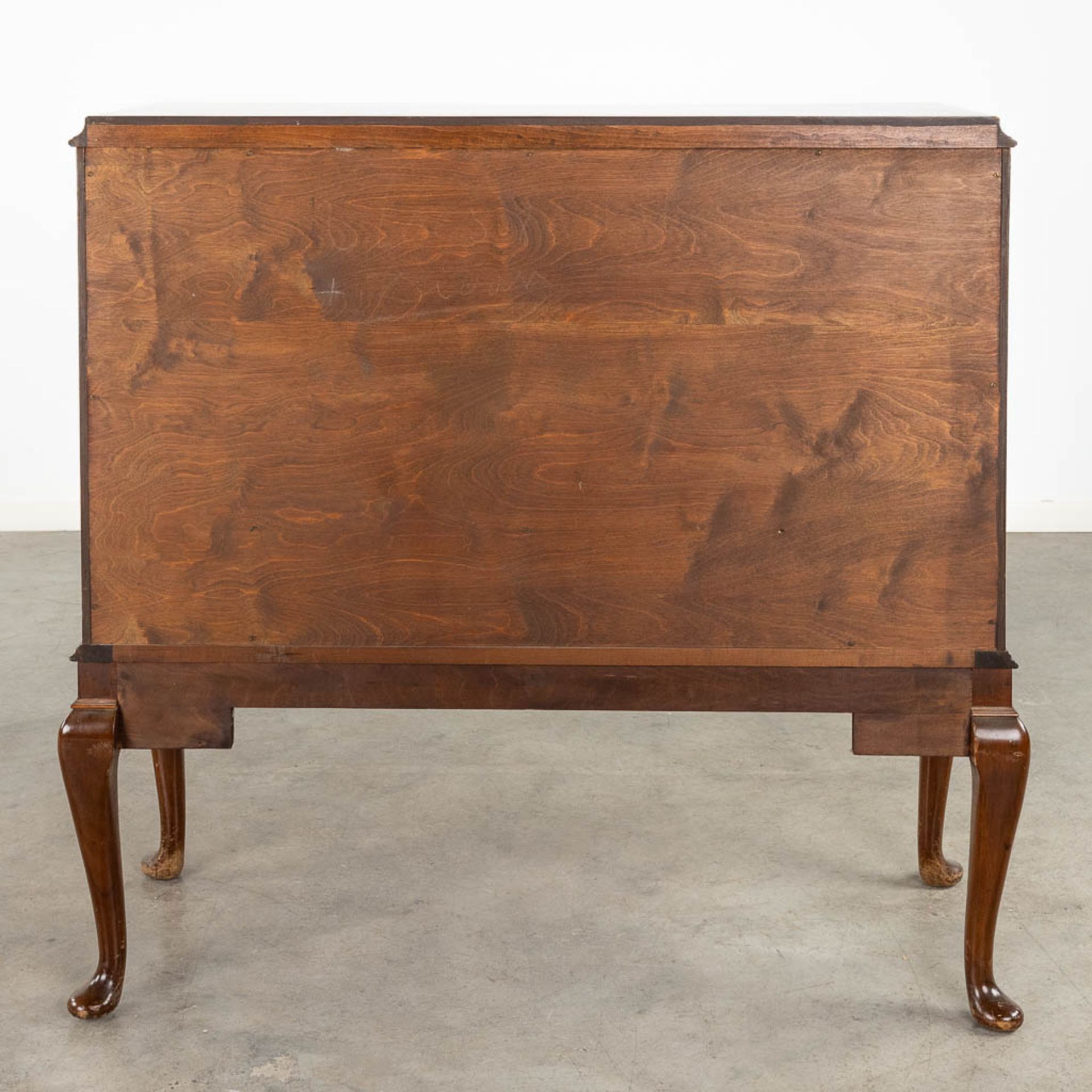 A Side cabinet, walnut veneer, England. 19th C. (D:45 x W:113 x H:107 cm) - Image 6 of 13