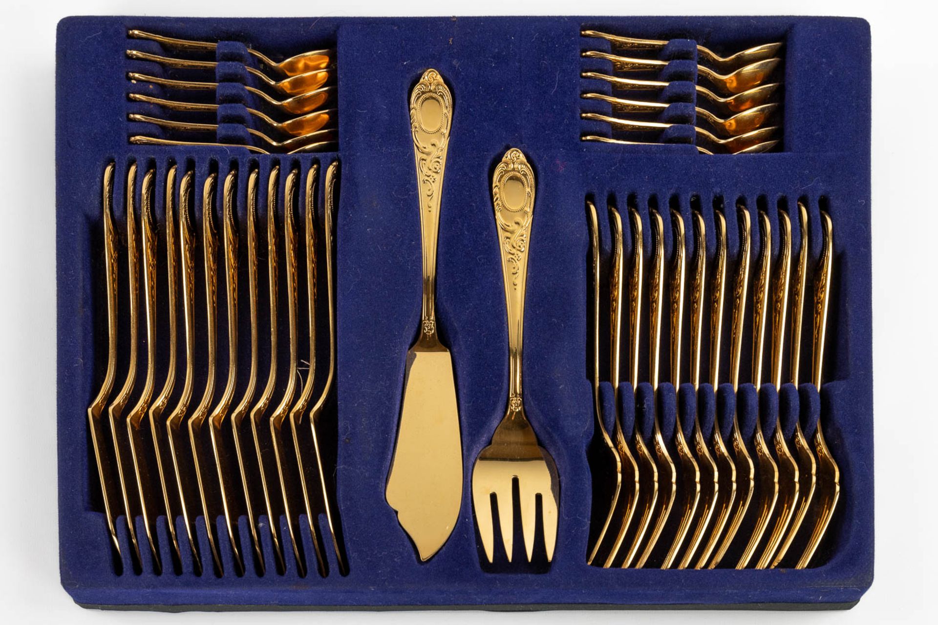 A gold-plated 'Solingen' flatware cutlery set, made in Germany. Model 'Régence' (D:34 x W:45 cm) - Image 11 of 13
