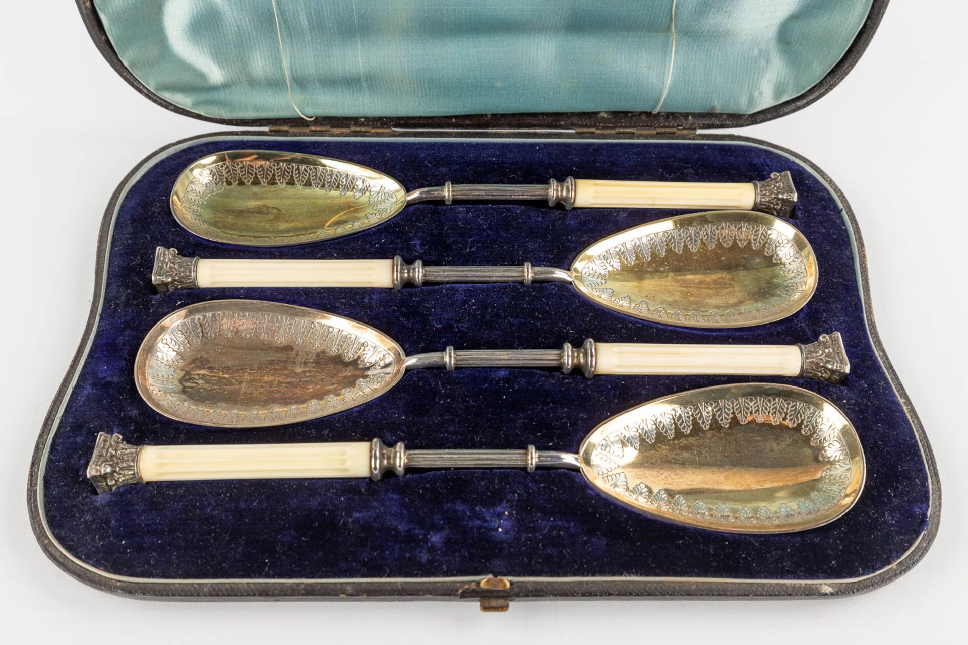 Martin Hall &amp; Cie, a set of 4 silver-plated Victorian spoons. UK, 19th C. (W:23,5 cm) - Image 3 of 12