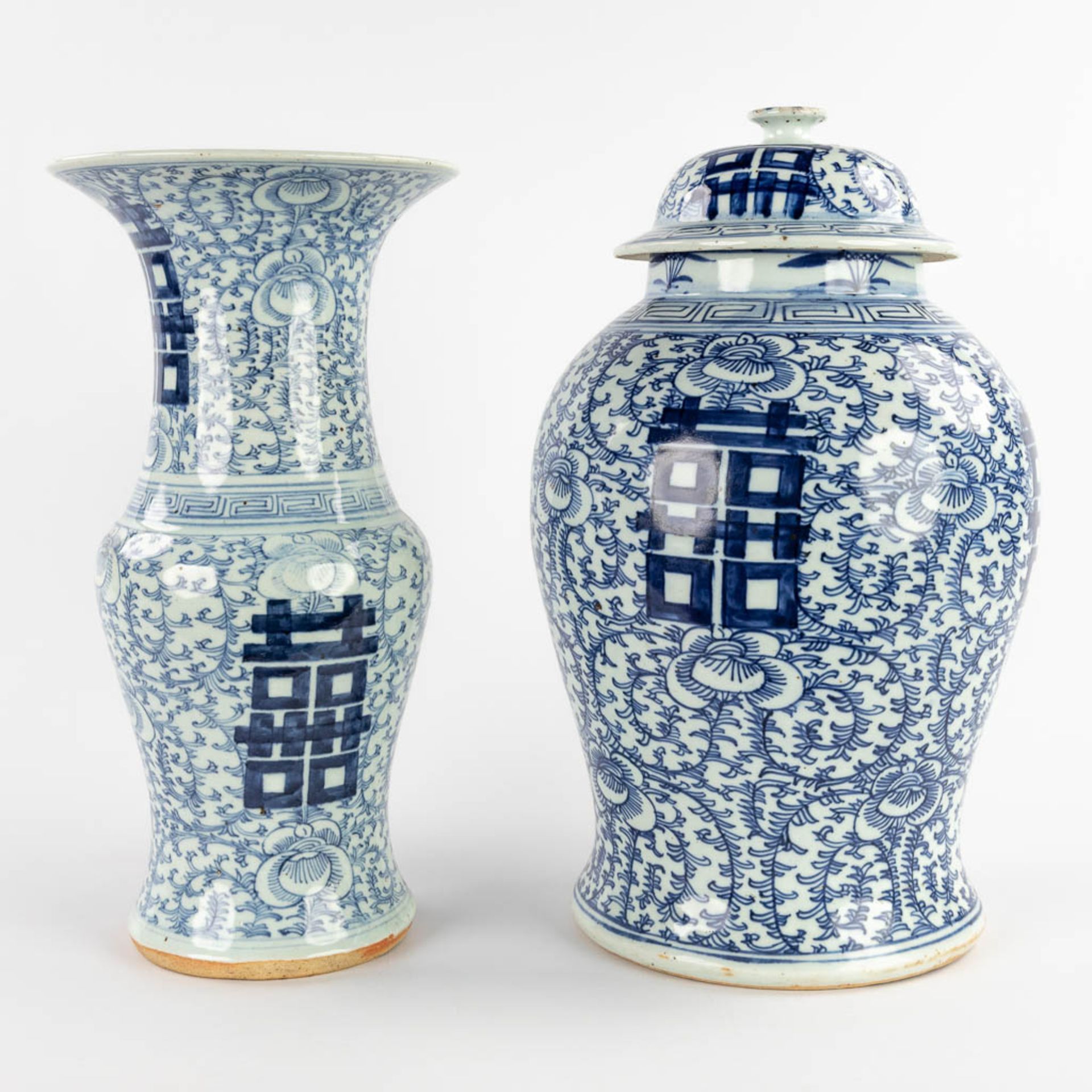 Two Chinese blue-white vases with double Xi-signs of happiness. 19th/20th C. (H:42 x D:25 cm)