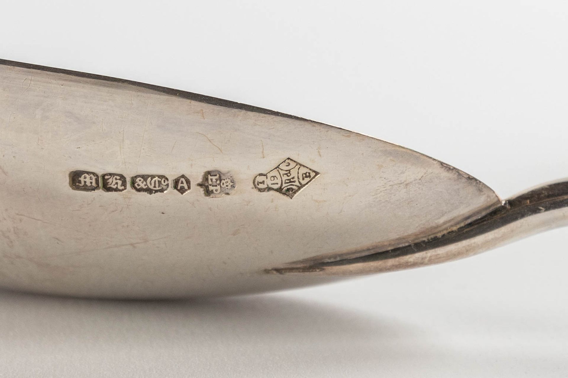 Martin Hall &amp; Cie, a set of 4 silver-plated Victorian spoons. UK, 19th C. (W:23,5 cm) - Image 12 of 12