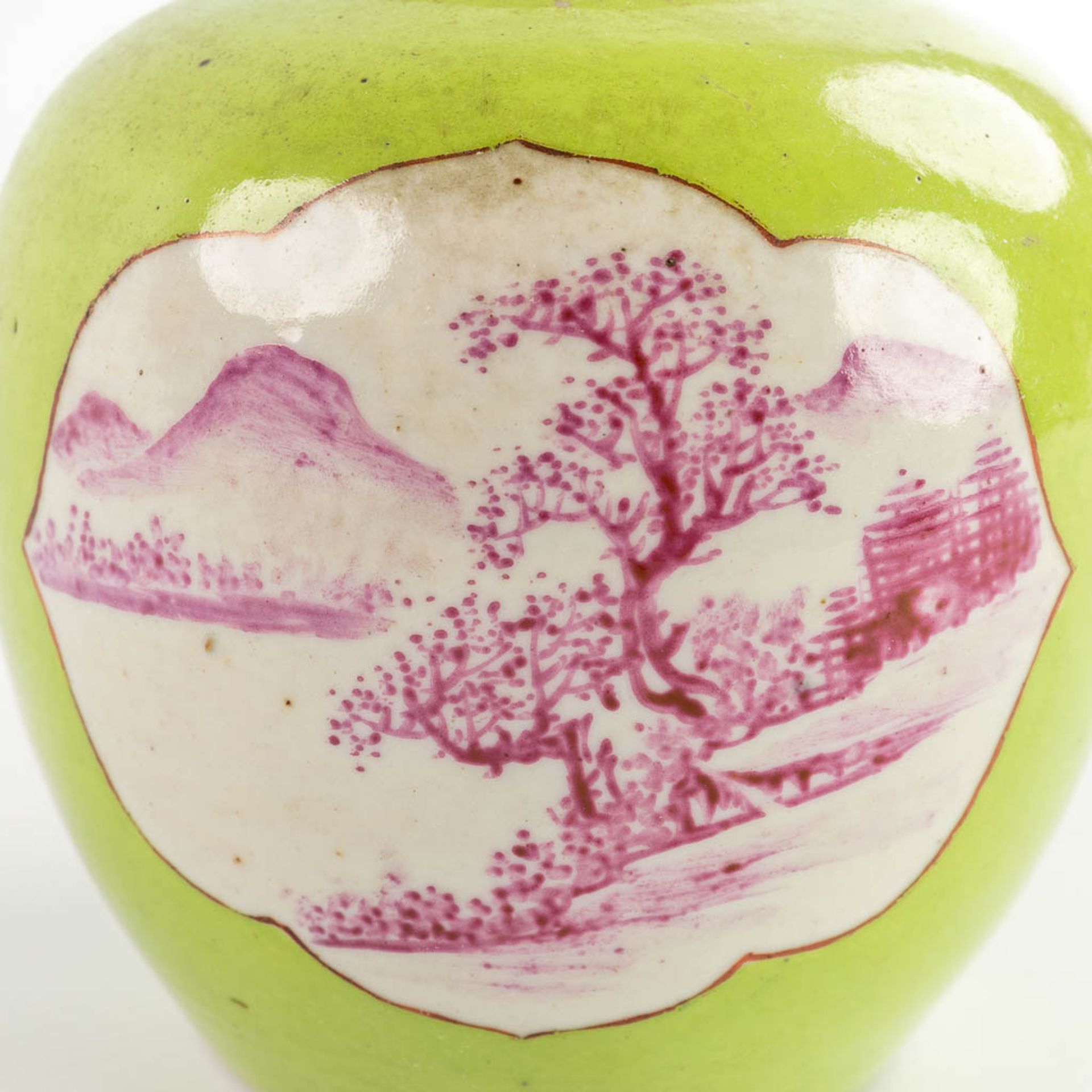 A Chinese jar with landscape decor. 18th/19th C. (H:13 x D:12,5 cm) - Bild 10 aus 11