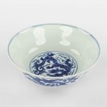 A Chinese bowl with ab blue-white dragon decor. Qianlong Mark, 19th C. (H:7,5 x D:19 cm)