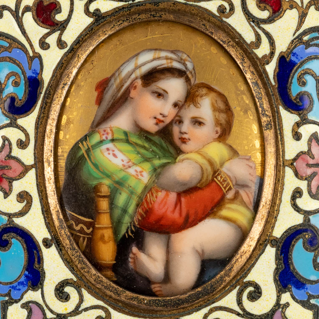 A holy water font and miniature painting. Madonna Della Seggiola after Rafael. 20th C. (W:12,5 x H:2 - Image 4 of 15