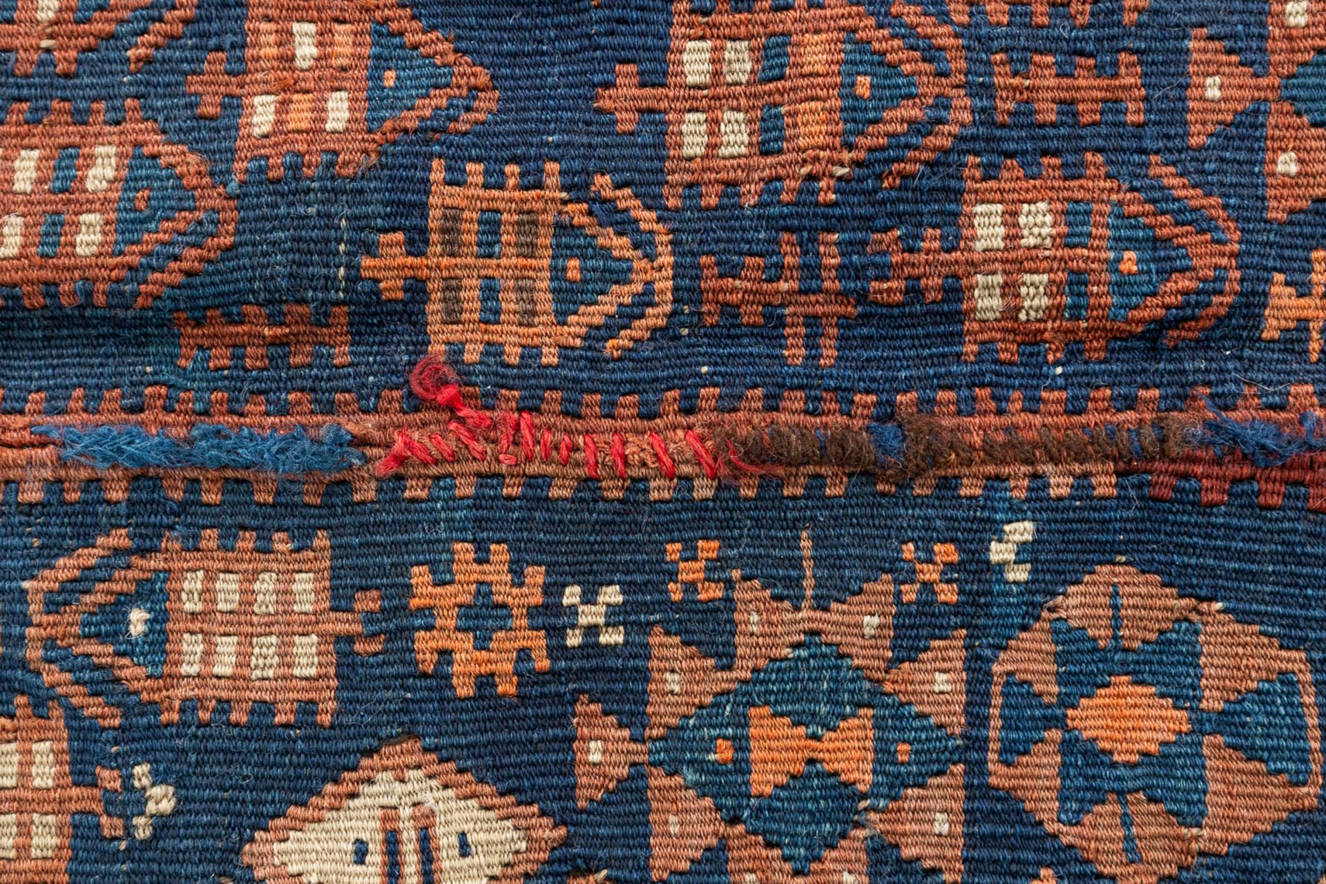 An Oriental hand-made kelim, Turkey, wool. (D:206 x W:154 cm) - Image 6 of 10