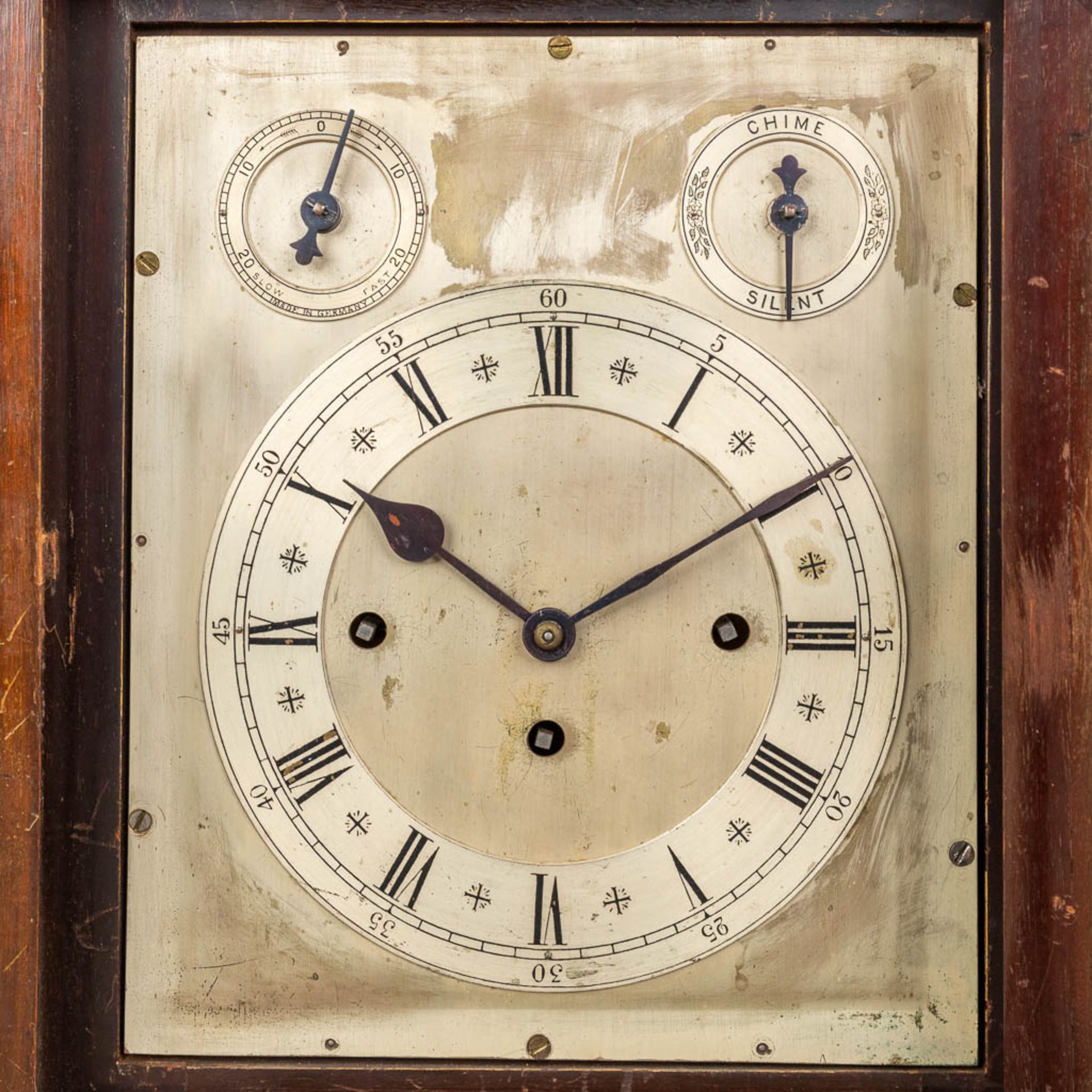 An antique English table clock with 3 gongs. Silver-plated dial and Snek movement. 19th C. (D:25 x W - Image 10 of 14