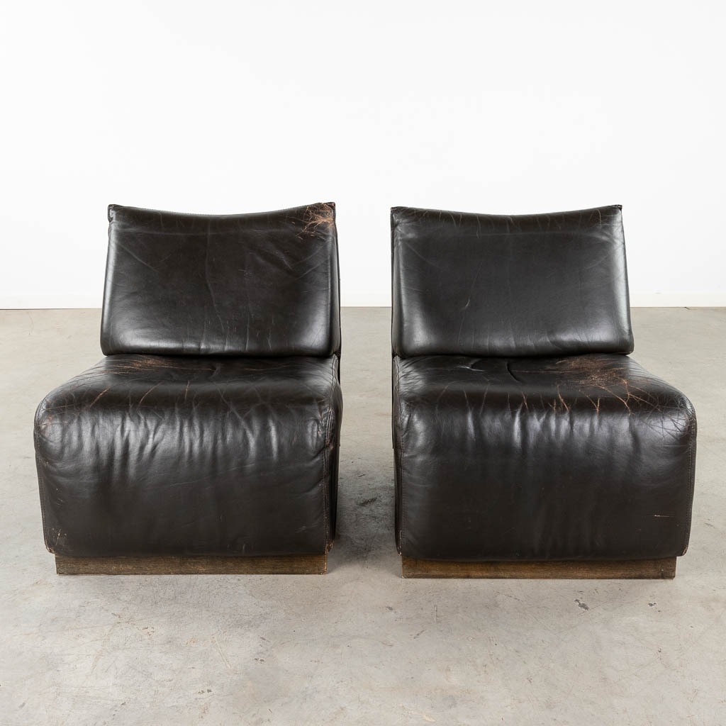 A pair of mid-century black leather relax chairs, Jori, Belgium. (D:62 x W:74 x H:75 cm) - Image 3 of 13