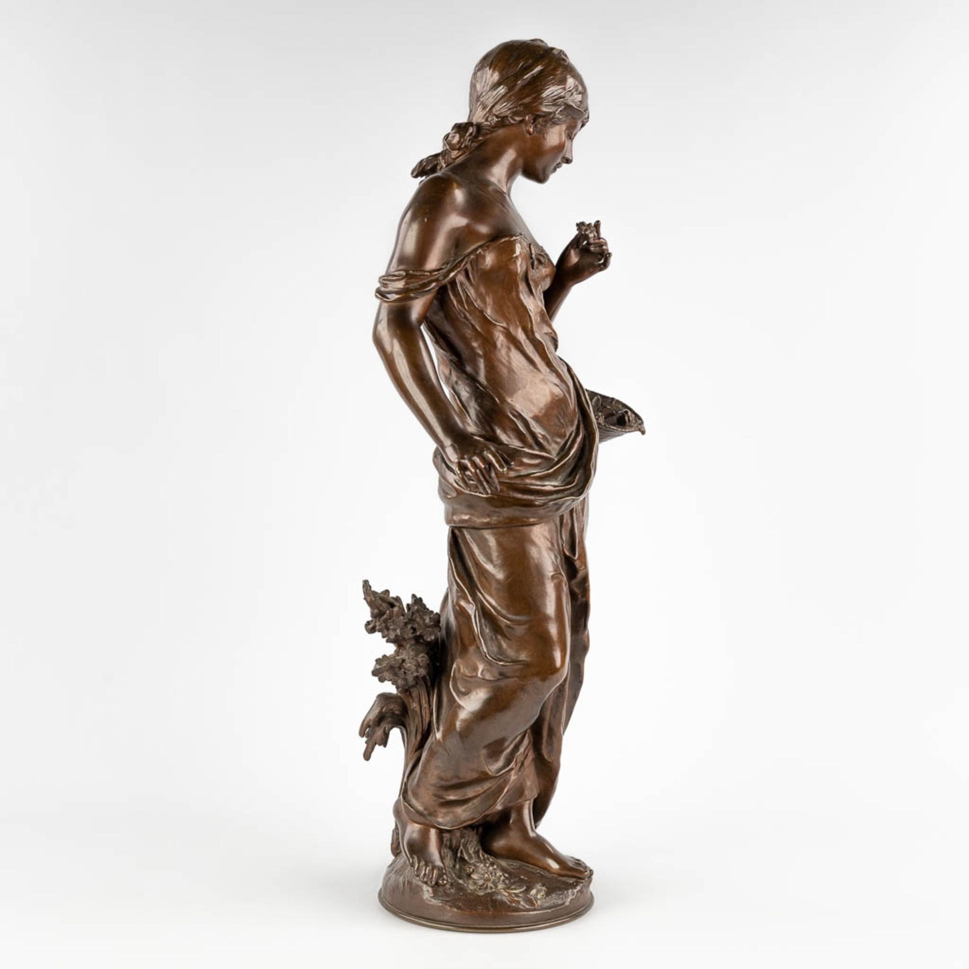 Auguste MOREAU (1834-1917) 'Picking the Flowers' patinated bronze. 19th C. (D:23 x W:30 x H:72 cm) - Image 4 of 12