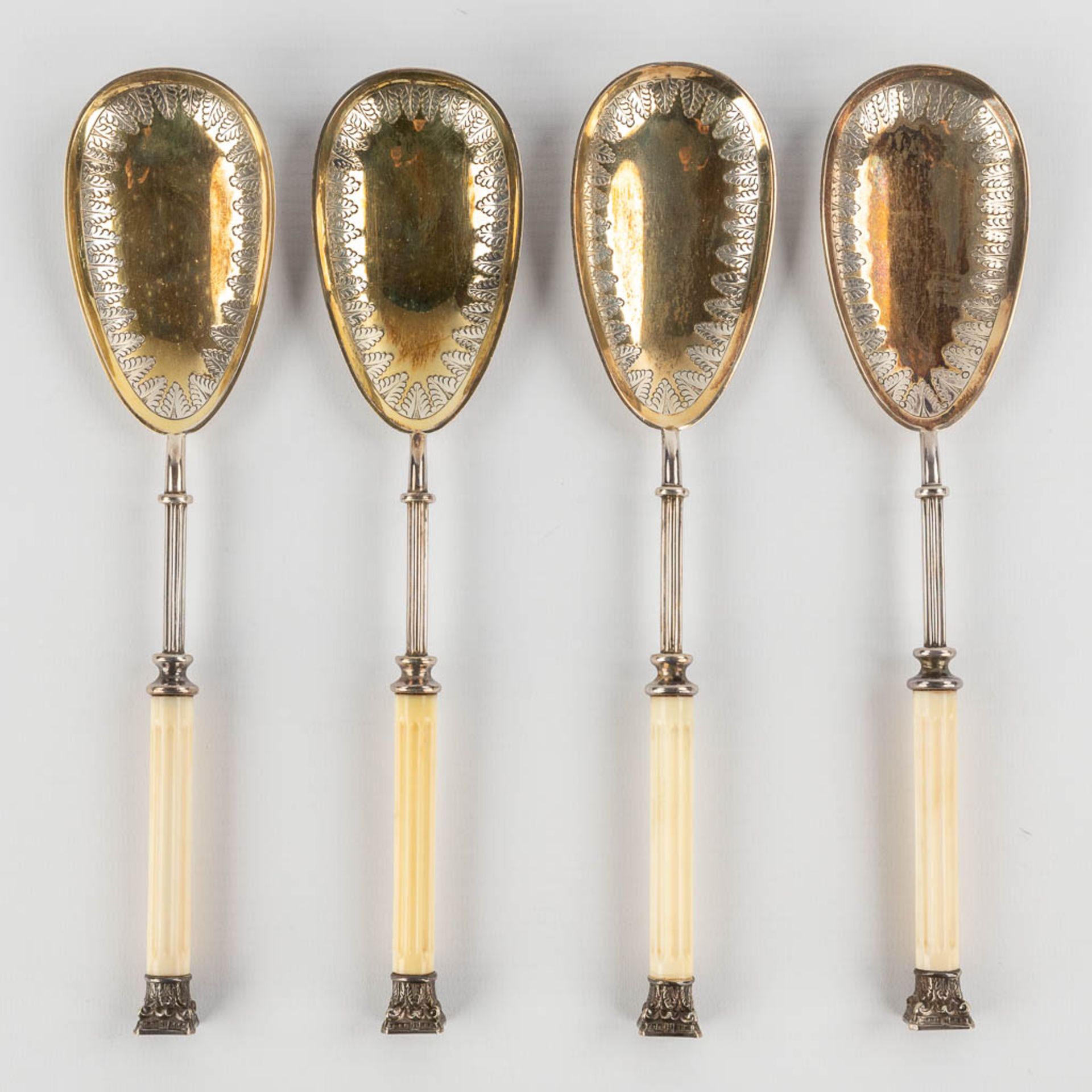 Martin Hall &amp; Cie, a set of 4 silver-plated Victorian spoons. UK, 19th C. (W:23,5 cm) - Image 5 of 12