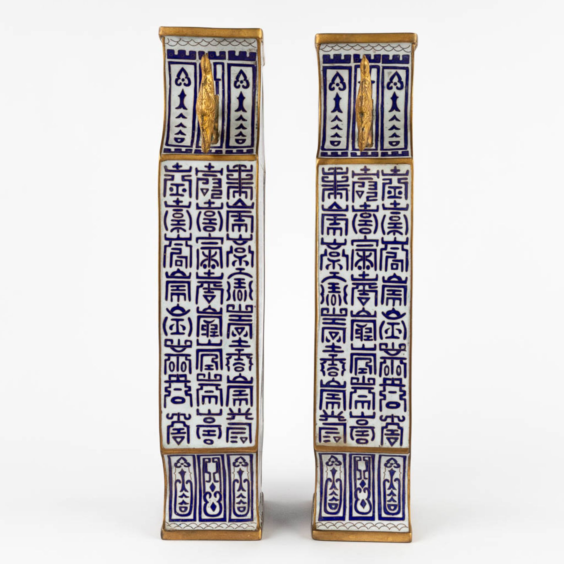 A pair of square Chinese bronze vases decorated with calligraphy in cloisonné enamel. 20th C. (D:8 x - Image 6 of 11