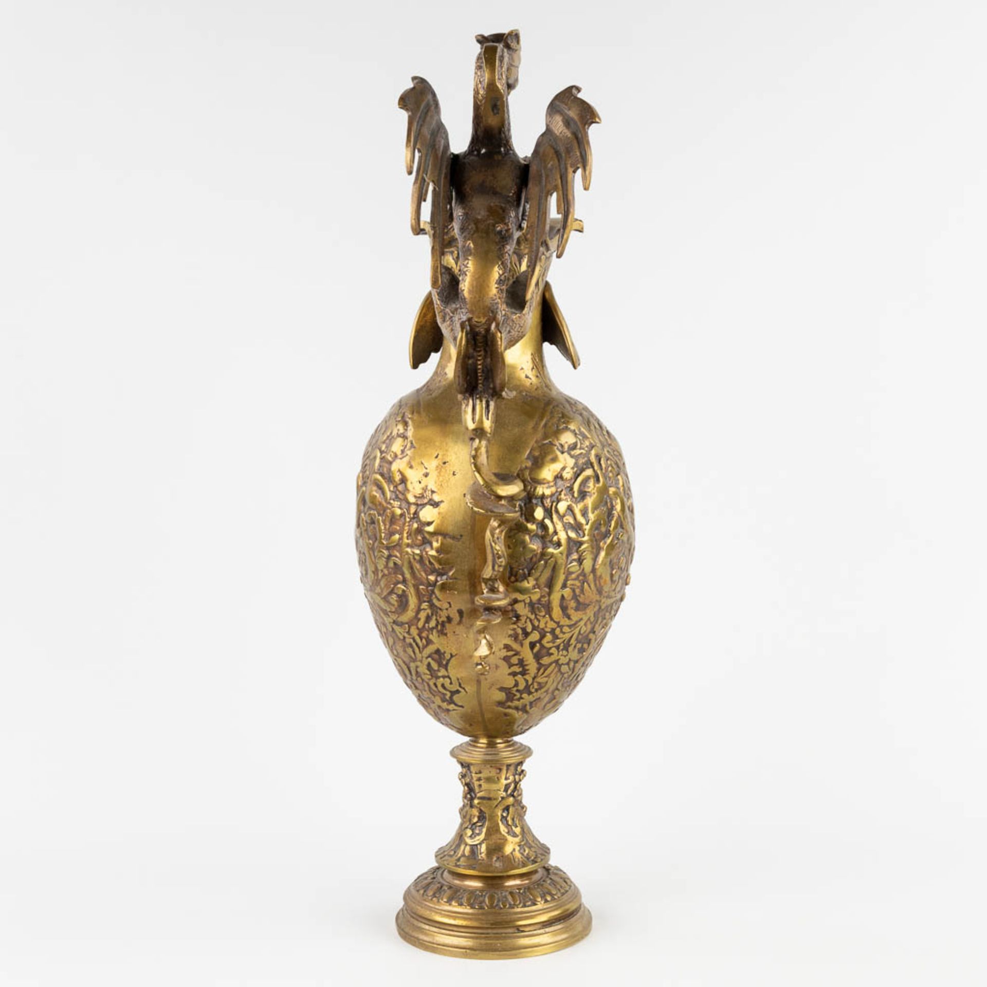 A large pitcher decorated with a dragon, bronze, 20th C. (D:18 x W:23 x H:57 cm) - Image 6 of 17