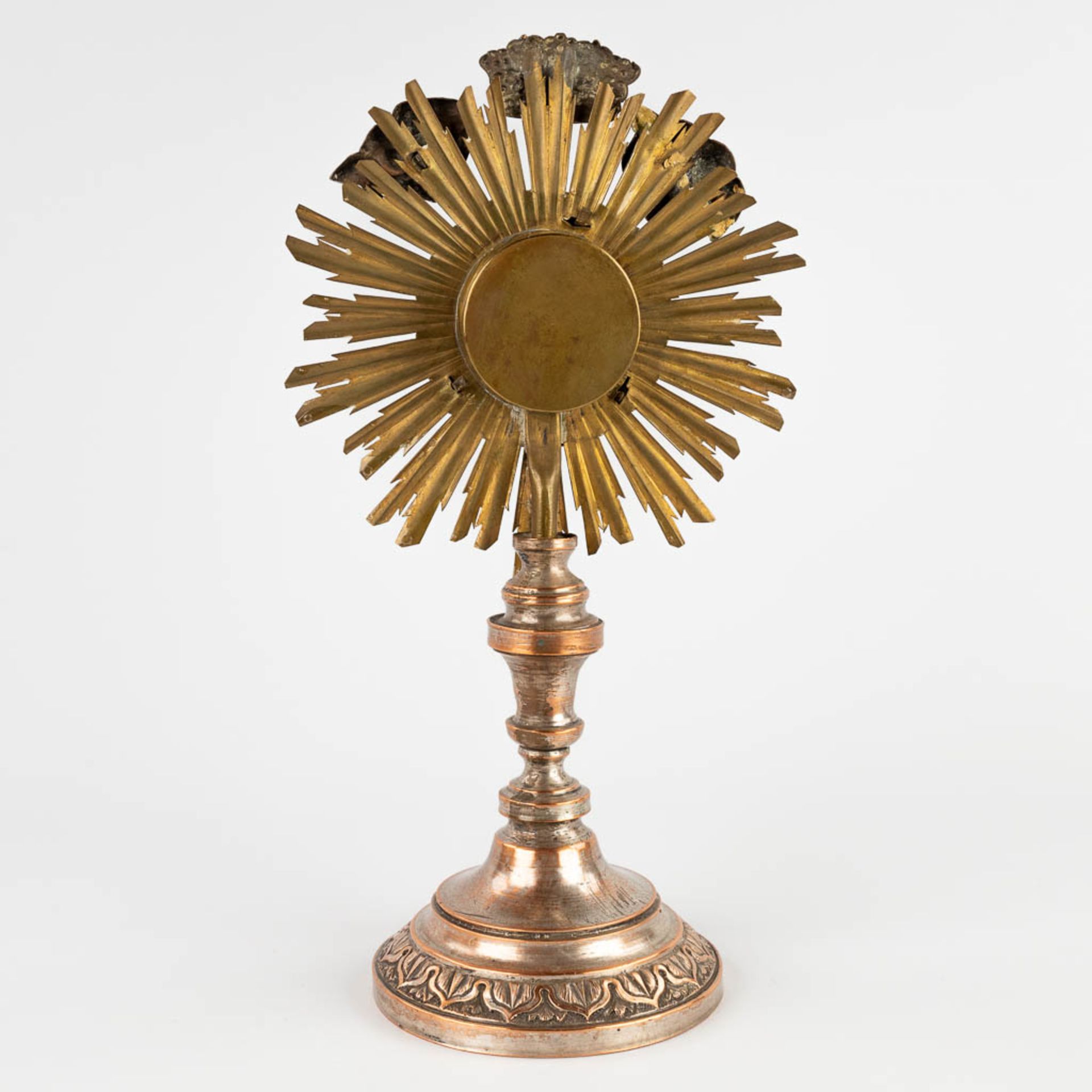 A small sunburst monstrance with a relic of the true cross. (D:11 x W:16 x H:29 cm) - Image 5 of 12