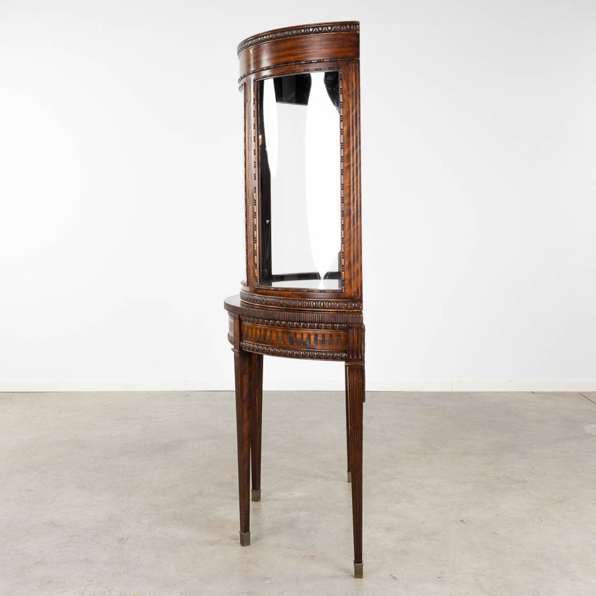 A display cabinet on a stand, Louis XVI style, 20th C. (D:50 x W:107 x H:179 cm) - Image 9 of 14