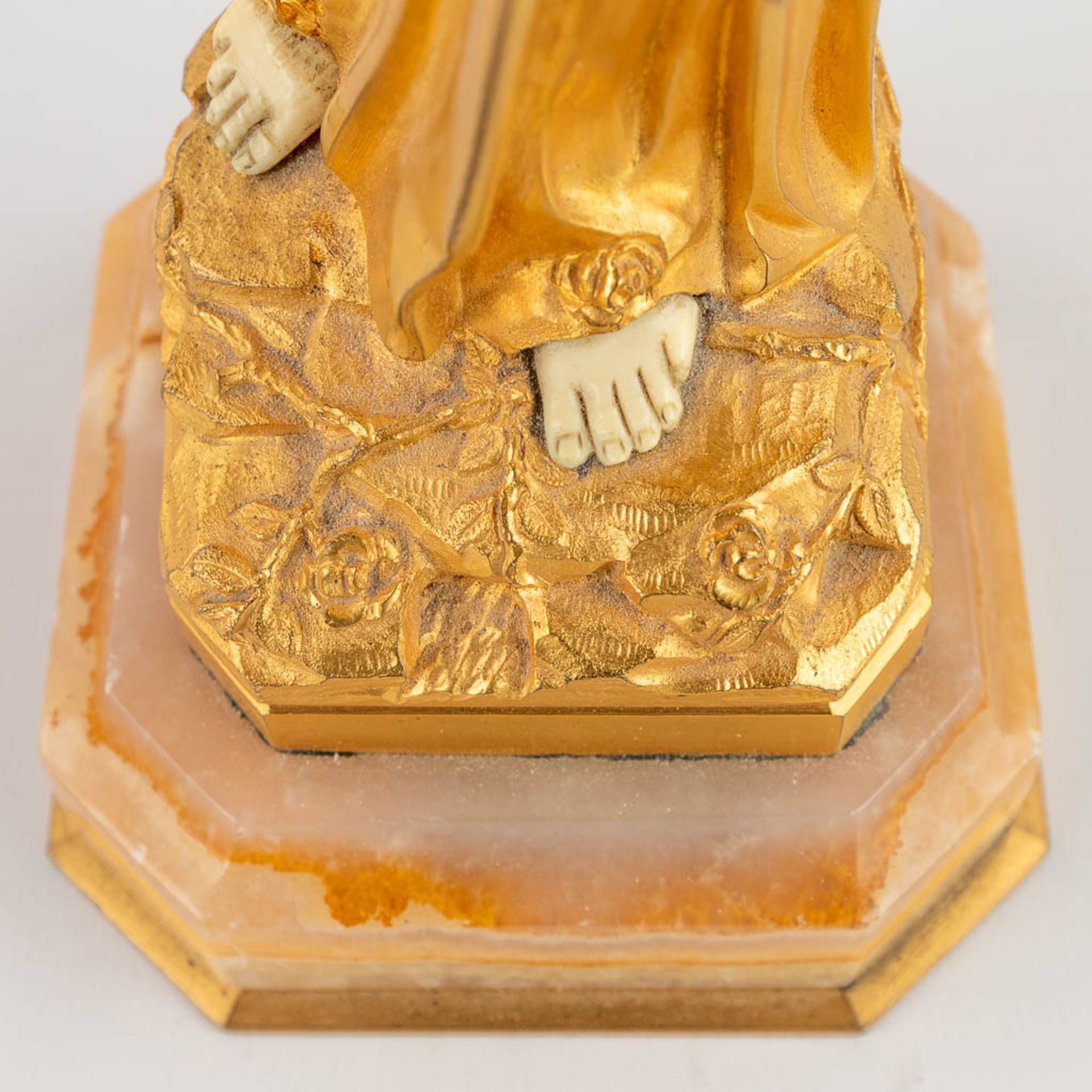 Dominique ALONZO (act.1910-1930) Mary, ormolu gilt bronze figurine, 19th C. (D:10 x W:10 x H:32 cm) - Image 12 of 13