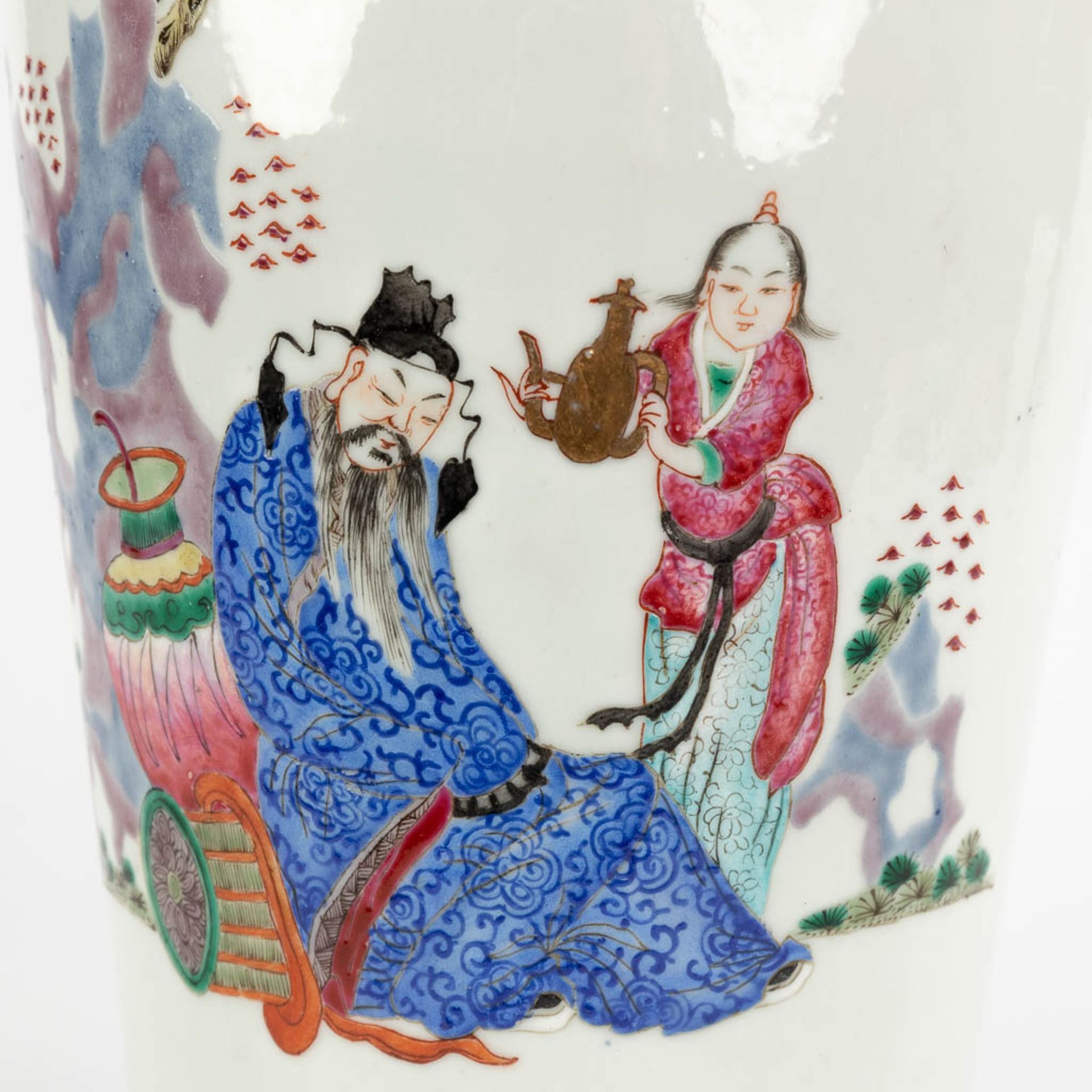 A Chinese vase, decorated with wise men or Immortals. 19th/20th C. (H:44 x D:19 cm) - Image 11 of 12