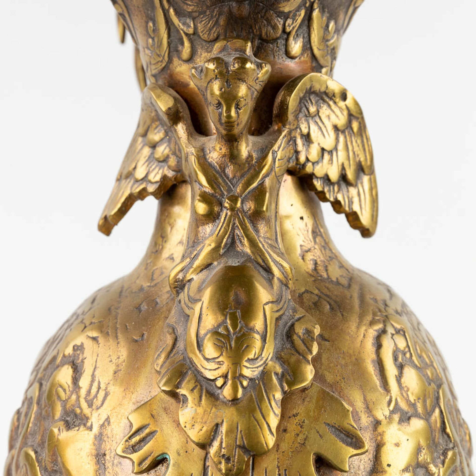 A large pitcher decorated with a dragon, bronze, 20th C. (D:18 x W:23 x H:57 cm) - Image 14 of 17