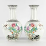 A pair of Chinese vases, decorated with fauna and flora, 20th C. (H:35 x D:20 cm)