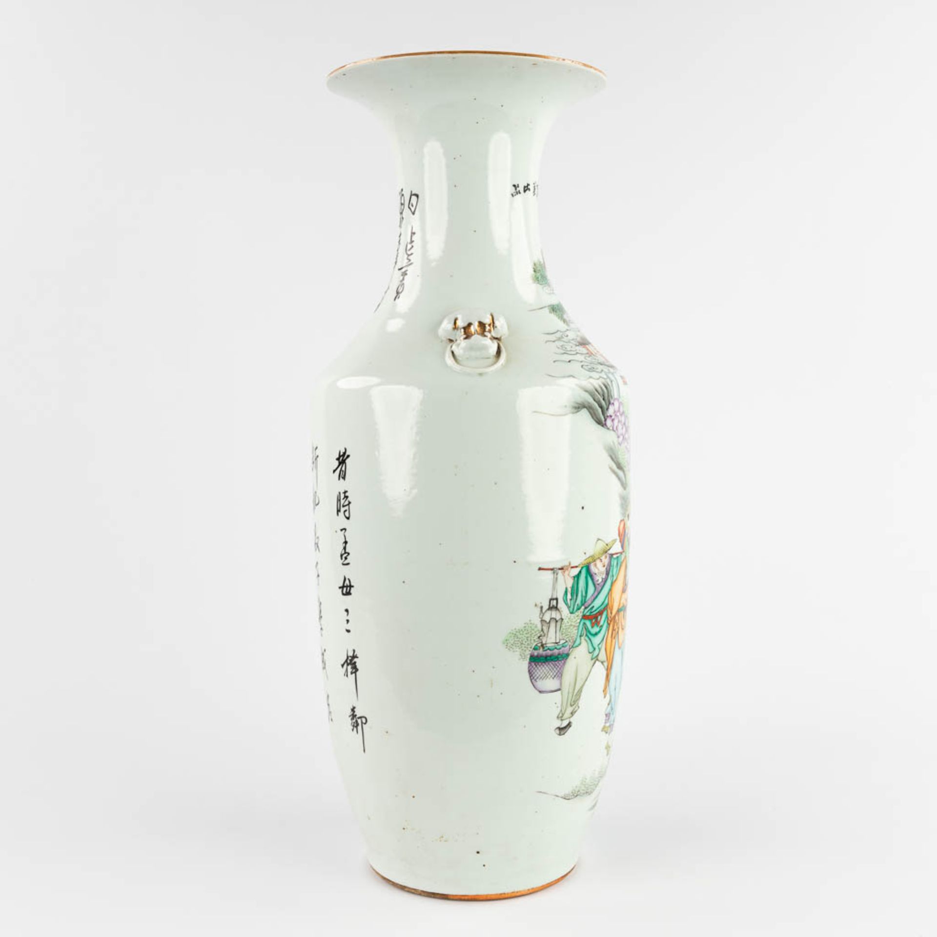 A Chinese vase, decorated with figurines in a garden. 19th/20th C. (H:57 x D:23 cm) - Bild 4 aus 15