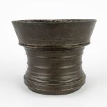A mortar, bronze, 17th C. (H:14,5 x D:18,5 cm)