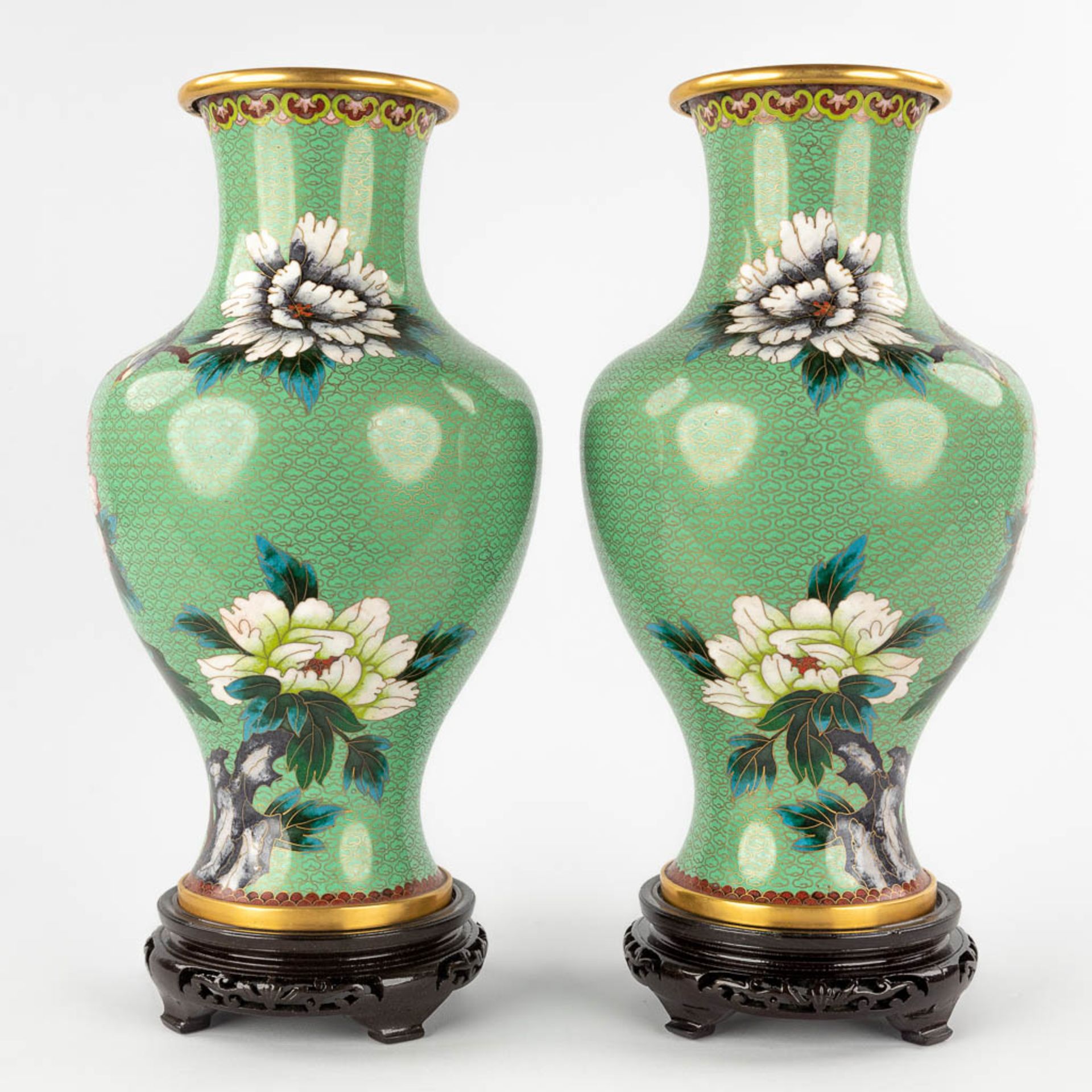 A pair of bronze vases with cloisonné enamel decor of fauna and flora. 20th C. (H:38 x D:22 cm) - Bild 7 aus 16