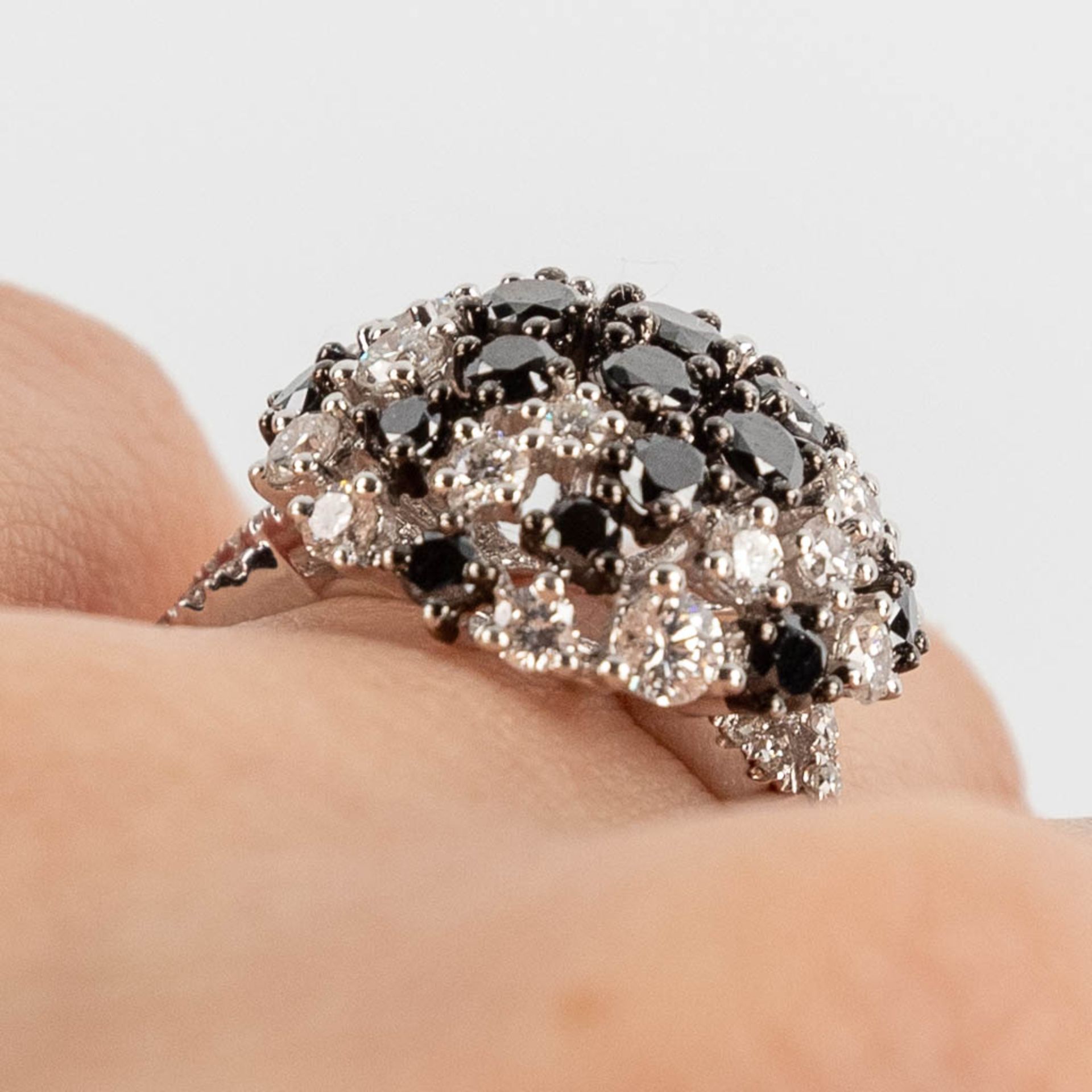 A ring, 18kt white gold with black and white diamonds, total approx. 1.81 ct. Ring size 54. - Image 9 of 10