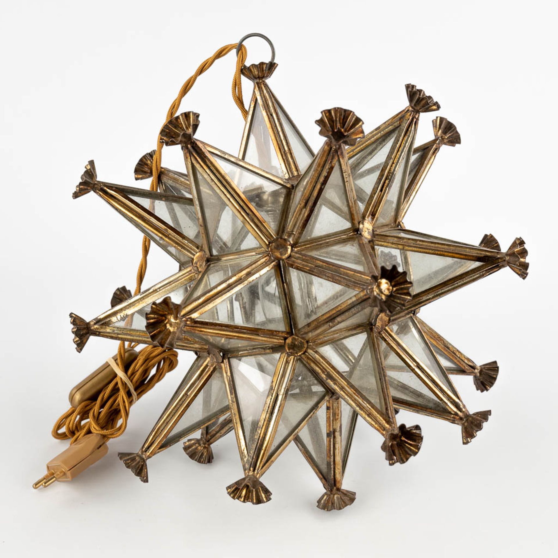 A lantern in the shape of a star, copper and glass, circa 1950. (W:25 x H:25 x D:25 cm) - Image 4 of 12