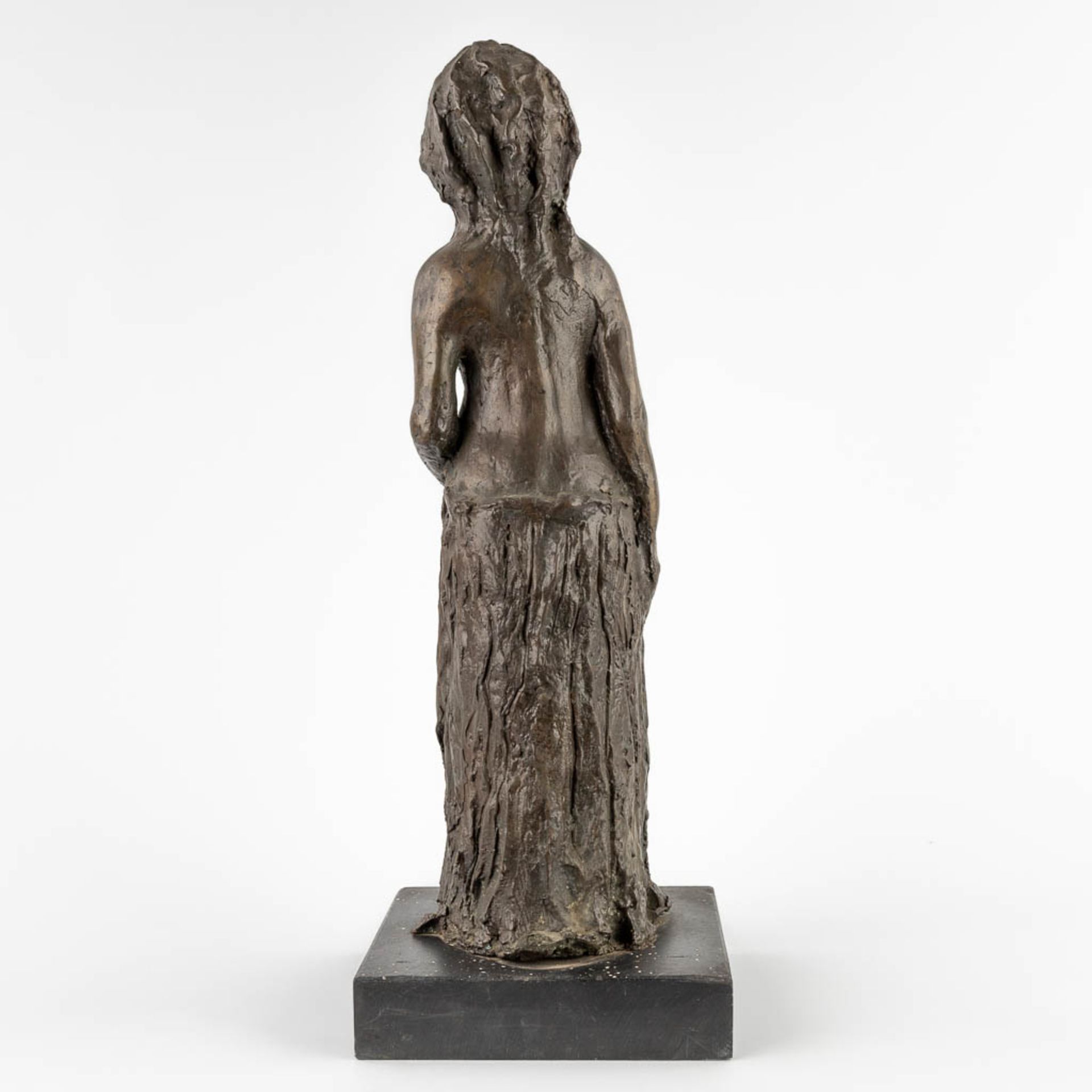 P. MATTHYS (XX) 'Figure of a Girl' patinated bronze. (D:18 x W:18 x H:50 cm) - Bild 5 aus 10