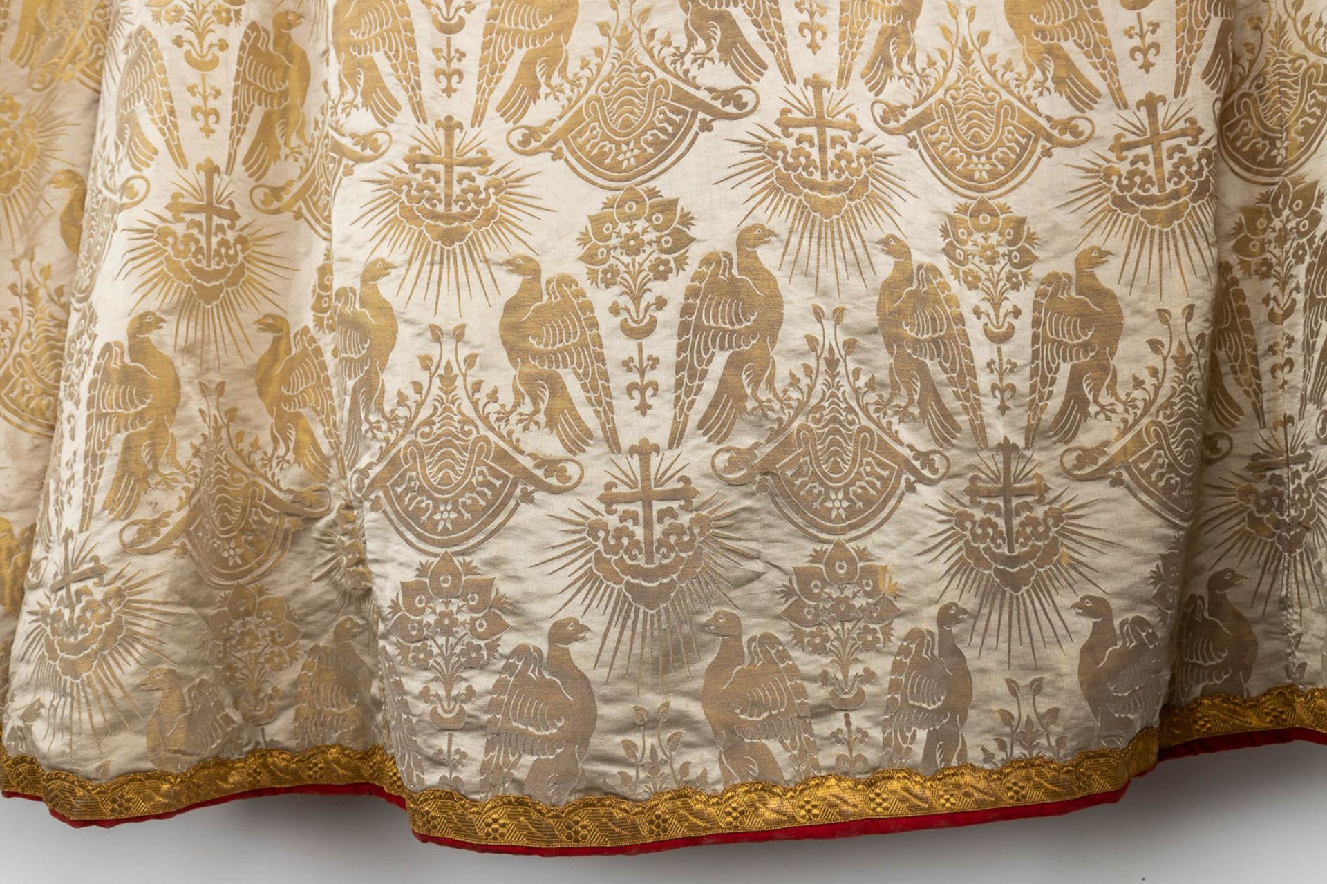 An antique cope, thick gold thread embroideries and decorated fabric. 19th C. (H:154 cm) - Image 5 of 8