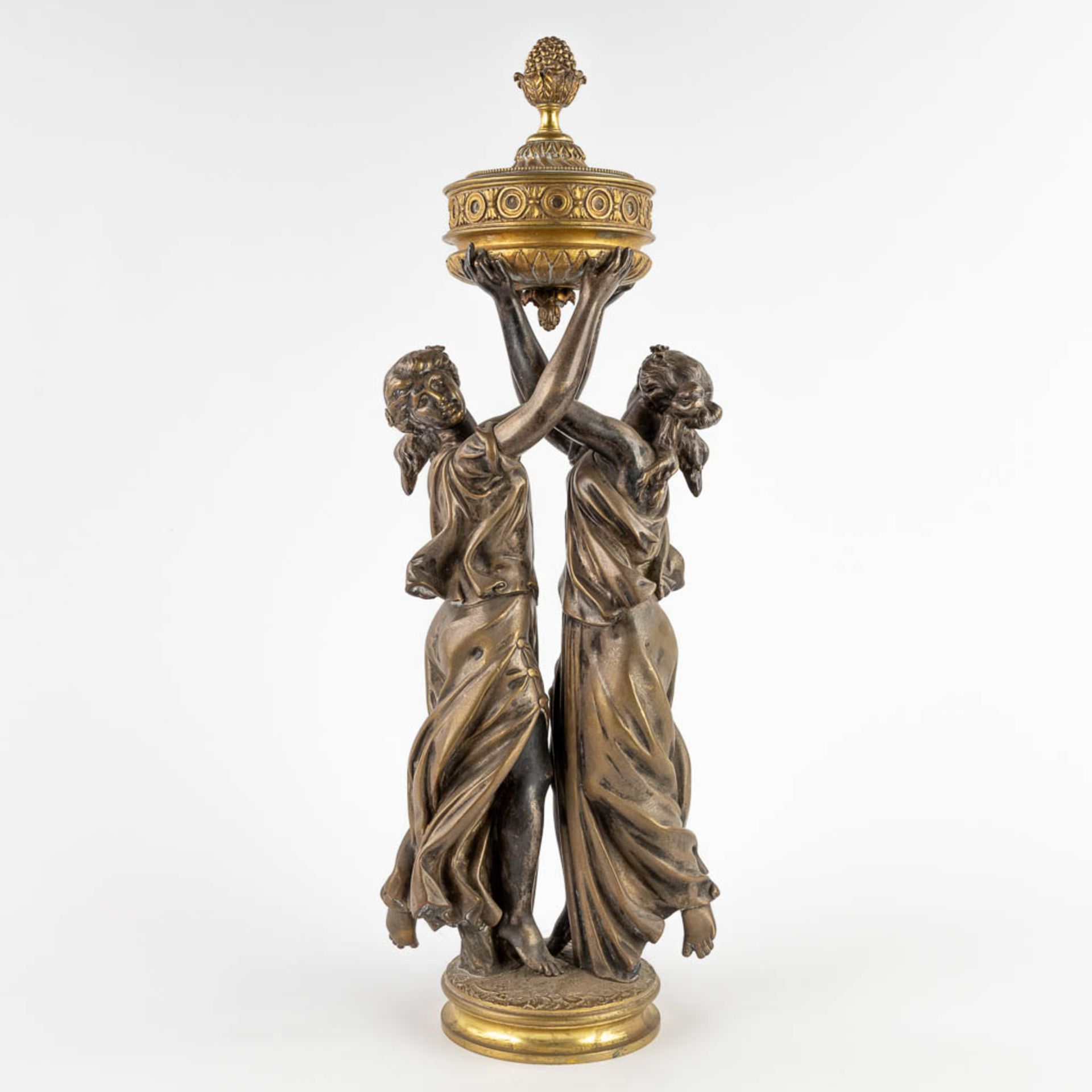 A large figurine of two graces, silver-plated and polished bronze. 19th C. (D:10 x W:18 x H:53 cm)