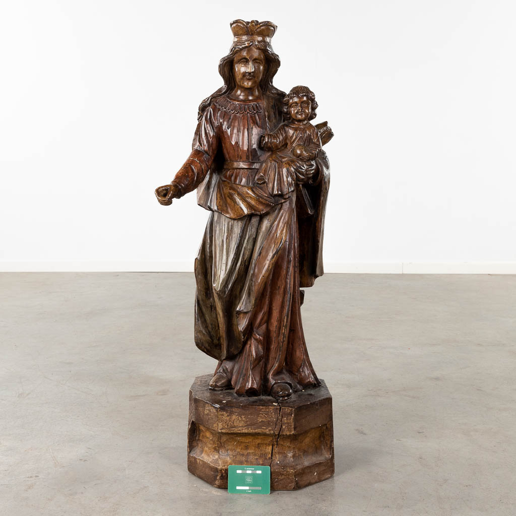 A large wood-sculptured figurine of Madonna. (D:28 x W:29 x H:95 cm) - Image 2 of 16