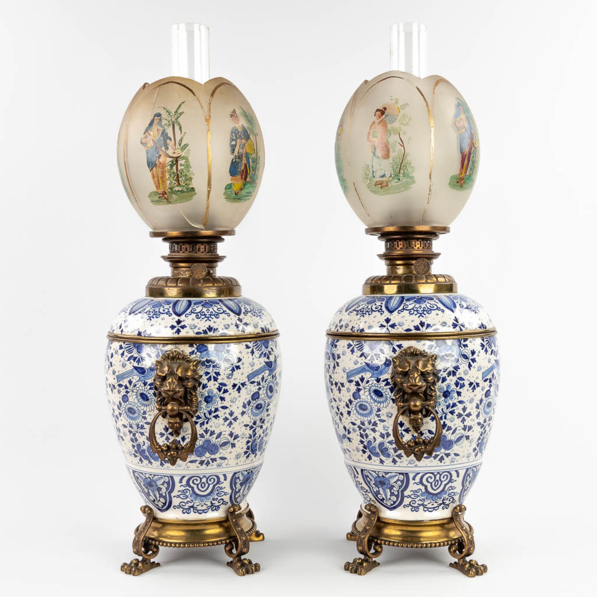 A pair of oil lamps, Delfts faience, 19th C. (D:23 x W:28 x H:68 cm) - Bild 4 aus 18