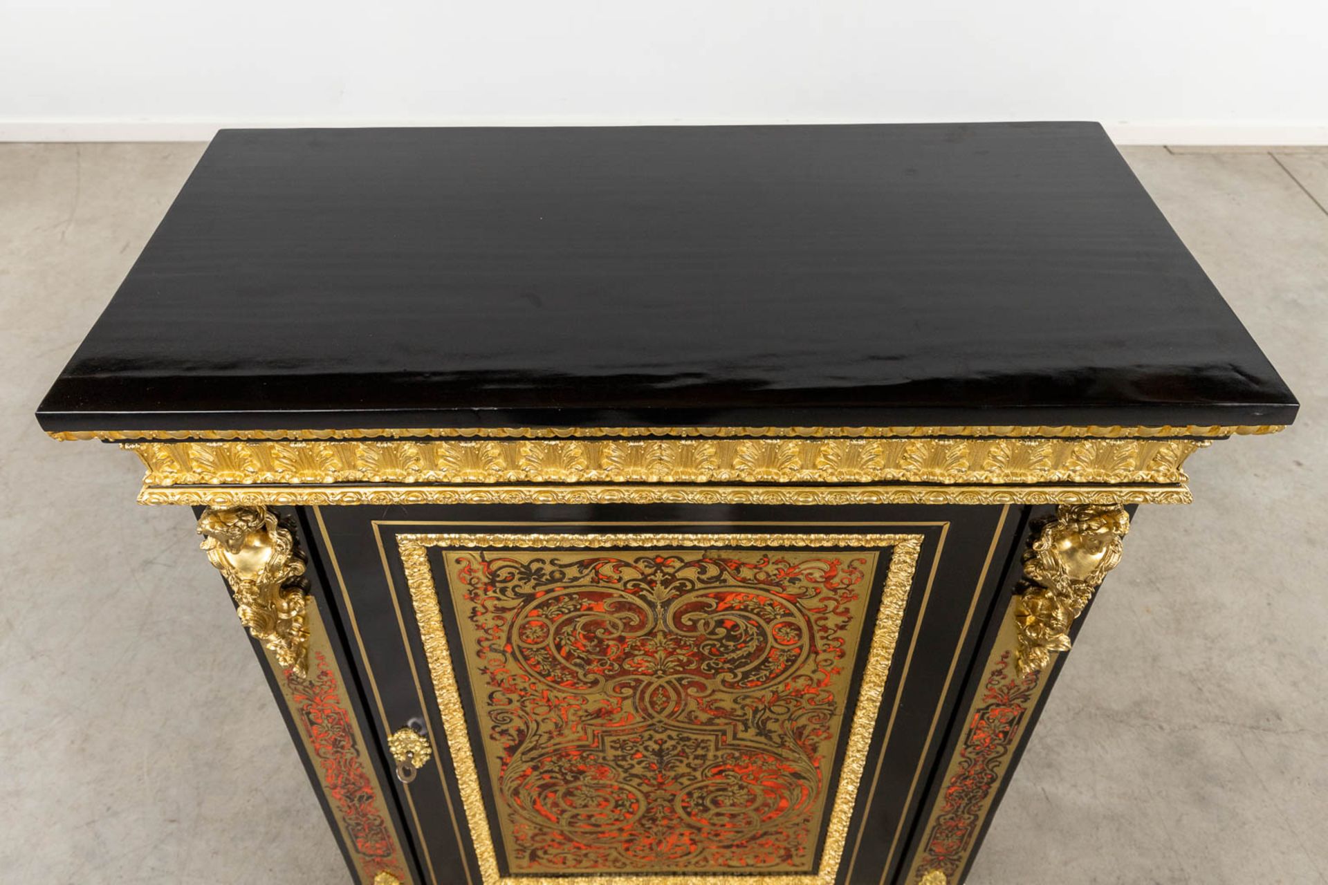 A Boulle cabinet, tortoise shell and copper inlay, Napoleon 3, 19th C. (D:36 x W:77 x H:108 cm) - Image 8 of 14