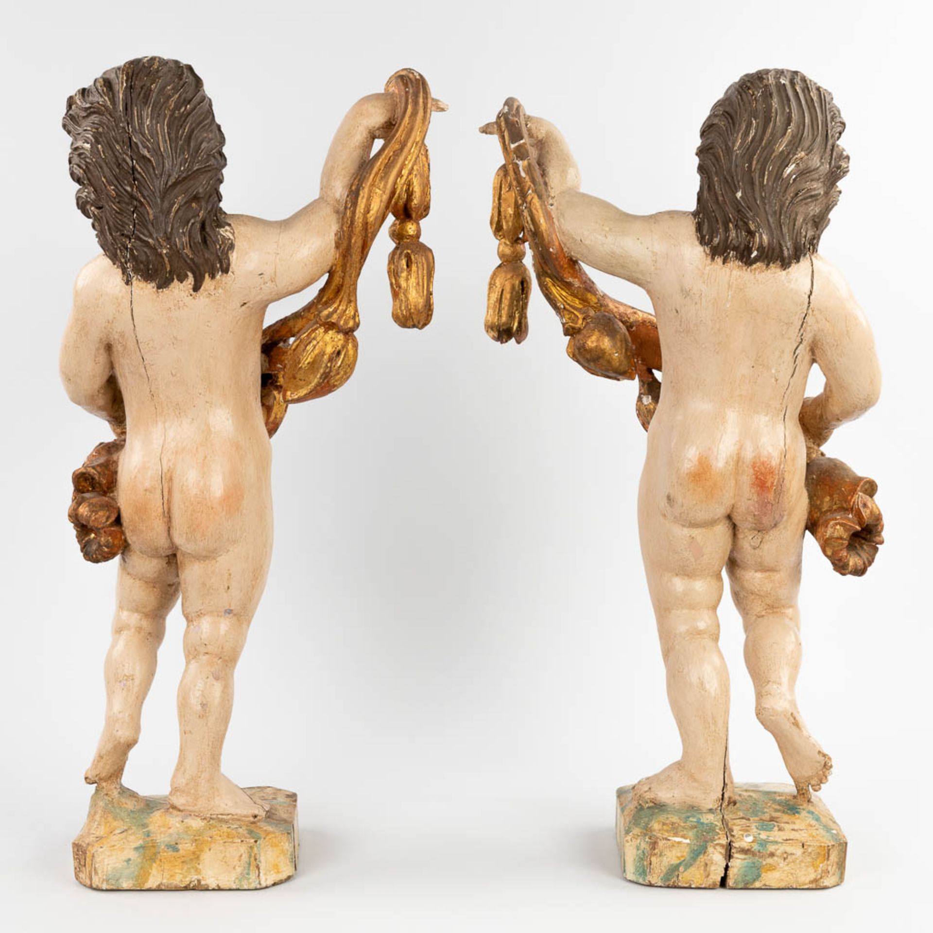 A pair of wood-sculptured angels, polychrome, 18th/19th C. (D:18 x W:34 x H:70 cm) - Bild 5 aus 20