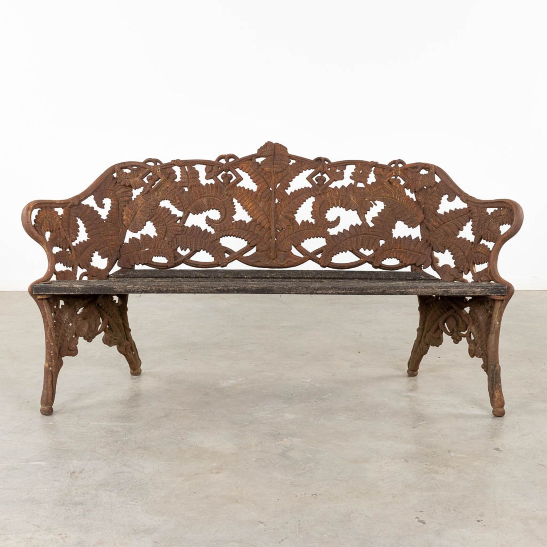 A cast-iron garden bench, decorated with fern leaves. 20th C. (D:53 x W:166 x H:88 cm) - Bild 3 aus 11