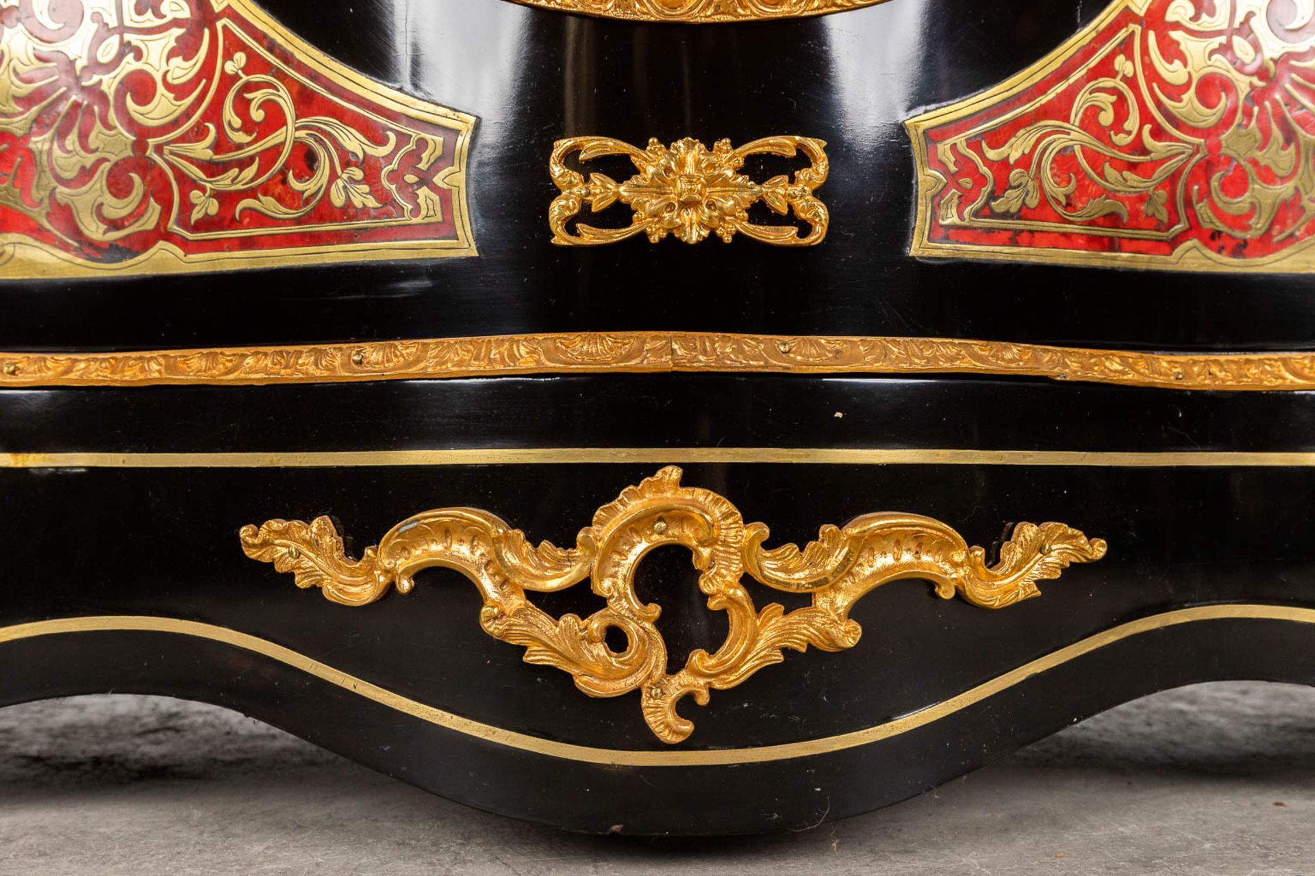 A Boulle cabinet with bow front, Tortoise shell and copper inlay, Napoleon 3, 19th C. (D:42 x W:114, - Image 17 of 19