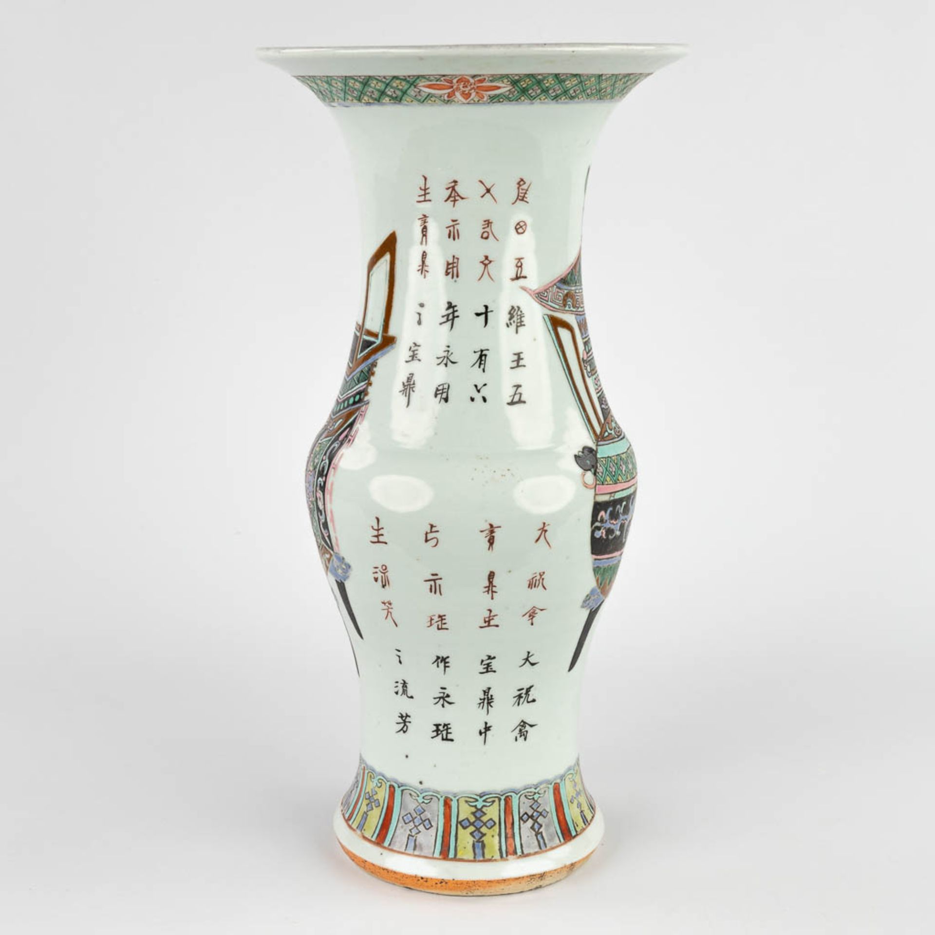 A Chinese Famille Rose Yenyen vase, 19th/20th C. (H:38 x D:20 cm) - Bild 3 aus 13