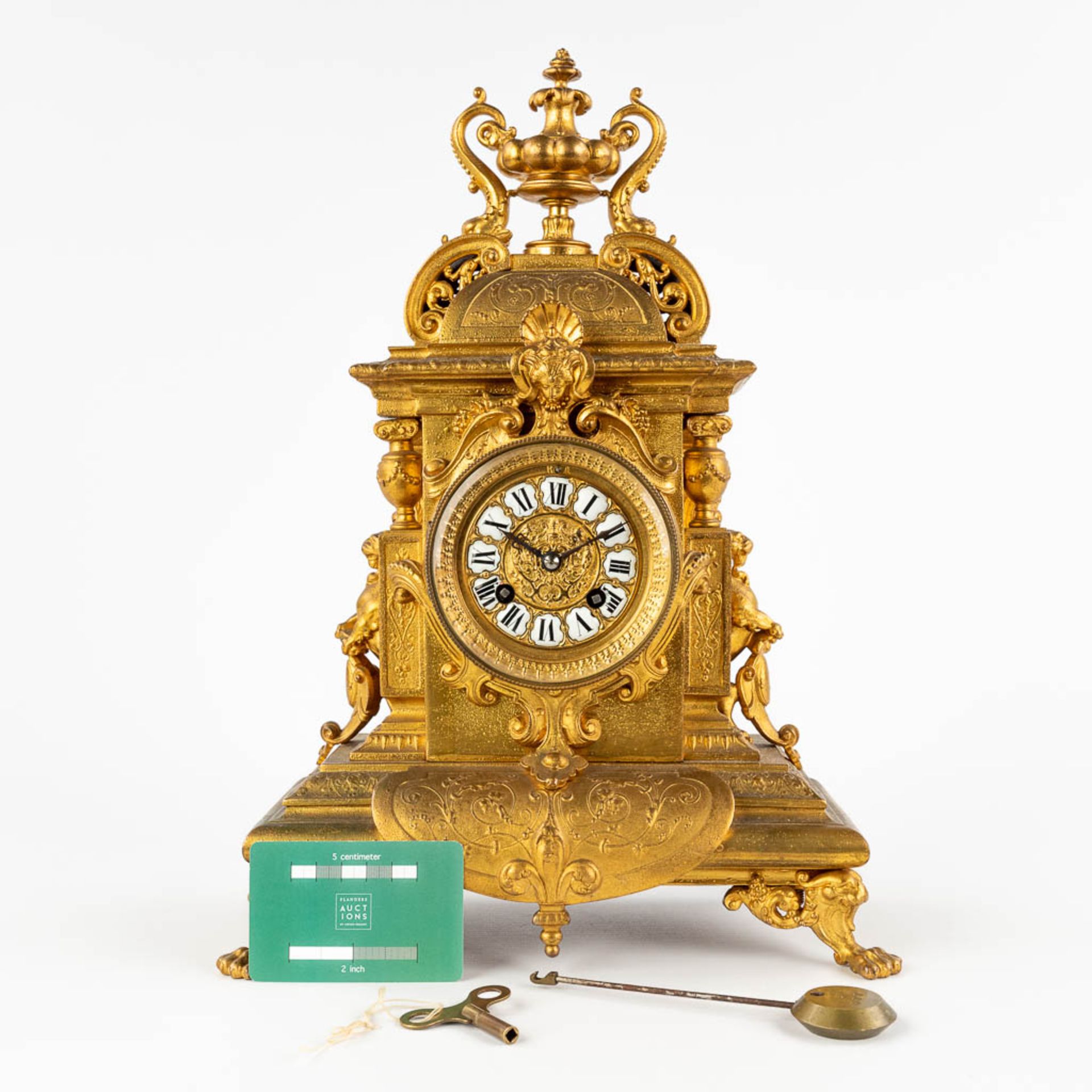 A mantle clock, Neoclassical style, gilt spelter. 19th C. (D:13 x W:27 x H:40 cm) - Image 2 of 13