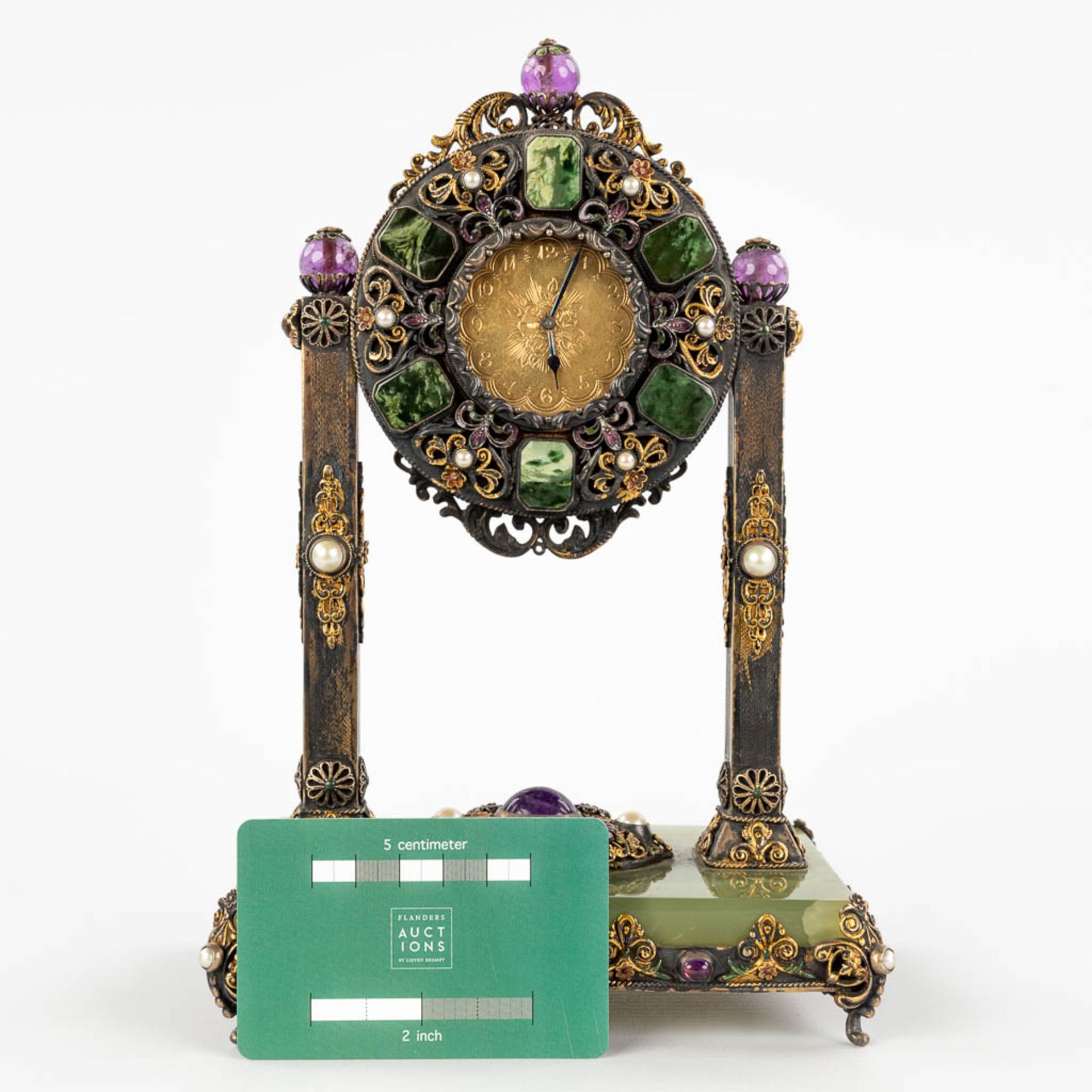 A mantle clock, silver and gold-plated metal and decorated with stone and onyx, pearls. Circa 1900. - Image 2 of 14