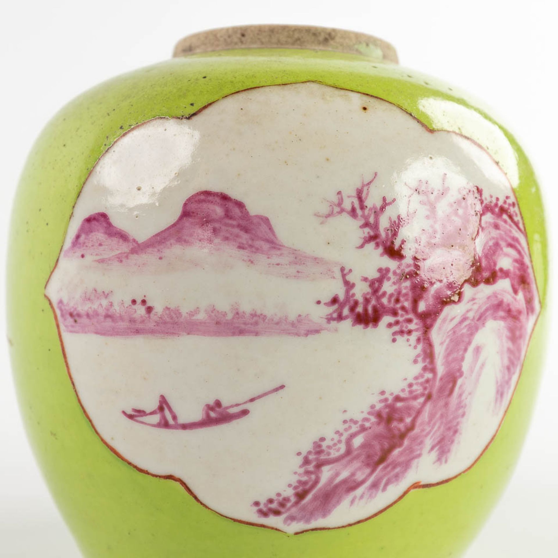 A Chinese jar with landscape decor. 18th/19th C. (H:13 x D:12,5 cm) - Bild 9 aus 11