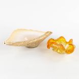 Two pieces of art glass, Sea shell and a bowl, Murano, Italy. (D:23 x W:34 x H:9,5 cm)