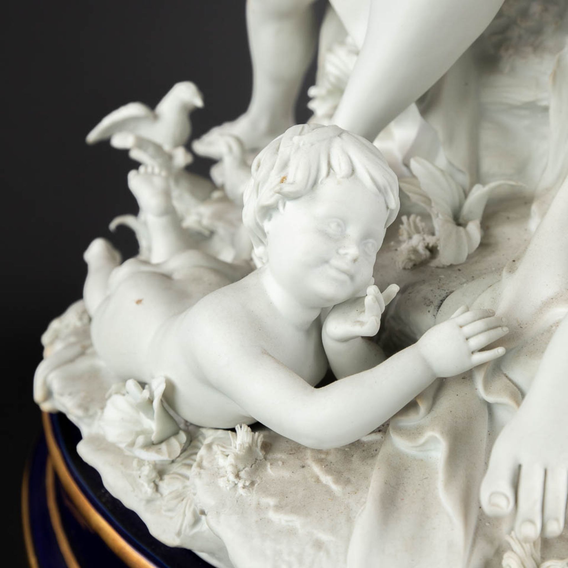 A large group, bisque porcelain with a romantic scène. 20th C. (D:26 x W:36 x H:47 cm) - Image 11 of 18