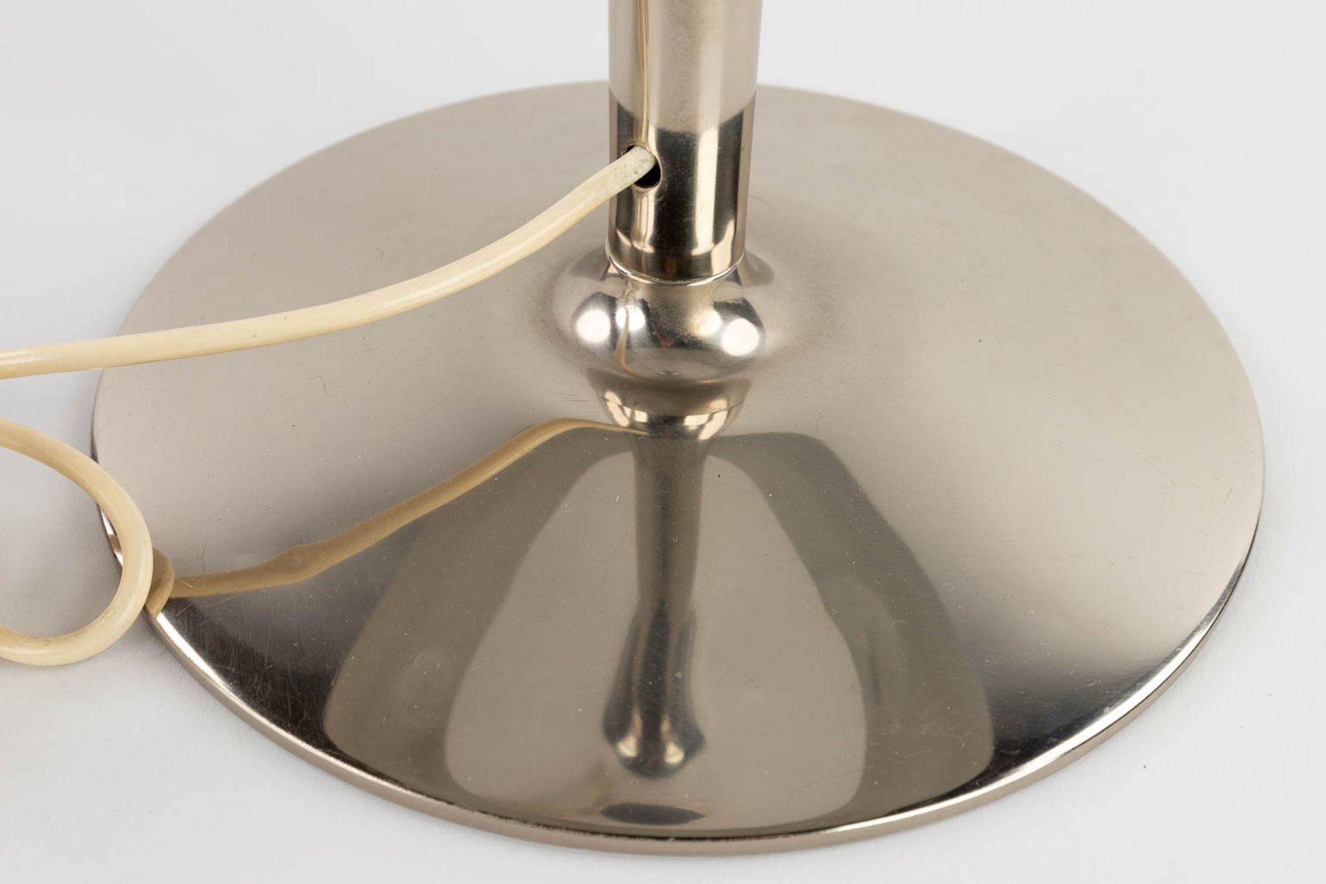 A table or desk lamp, polished metal, circa 1970. (H:40 x D:37 cm) - Image 8 of 10