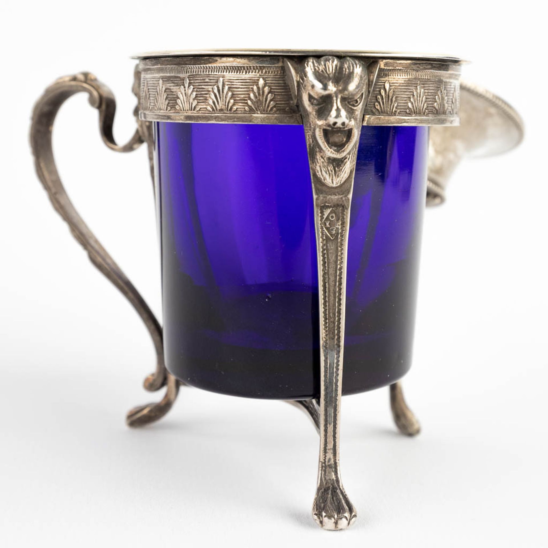 Orfèverie Wiskeman, a tazza or bowl on a base, silver-plated metal in Louis XVI style. Circa 1900. ( - Image 16 of 17