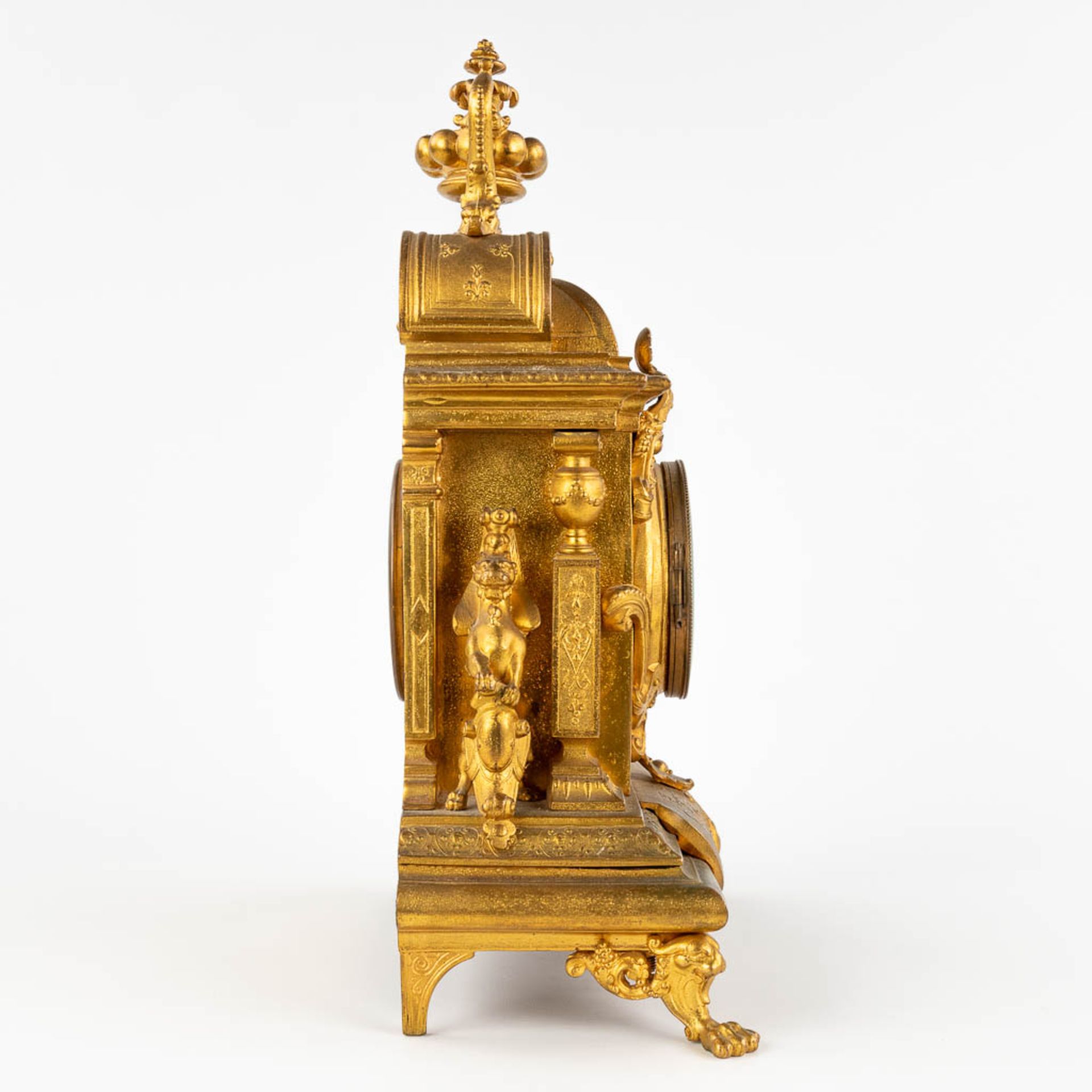 A mantle clock, Neoclassical style, gilt spelter. 19th C. (D:13 x W:27 x H:40 cm) - Image 5 of 13