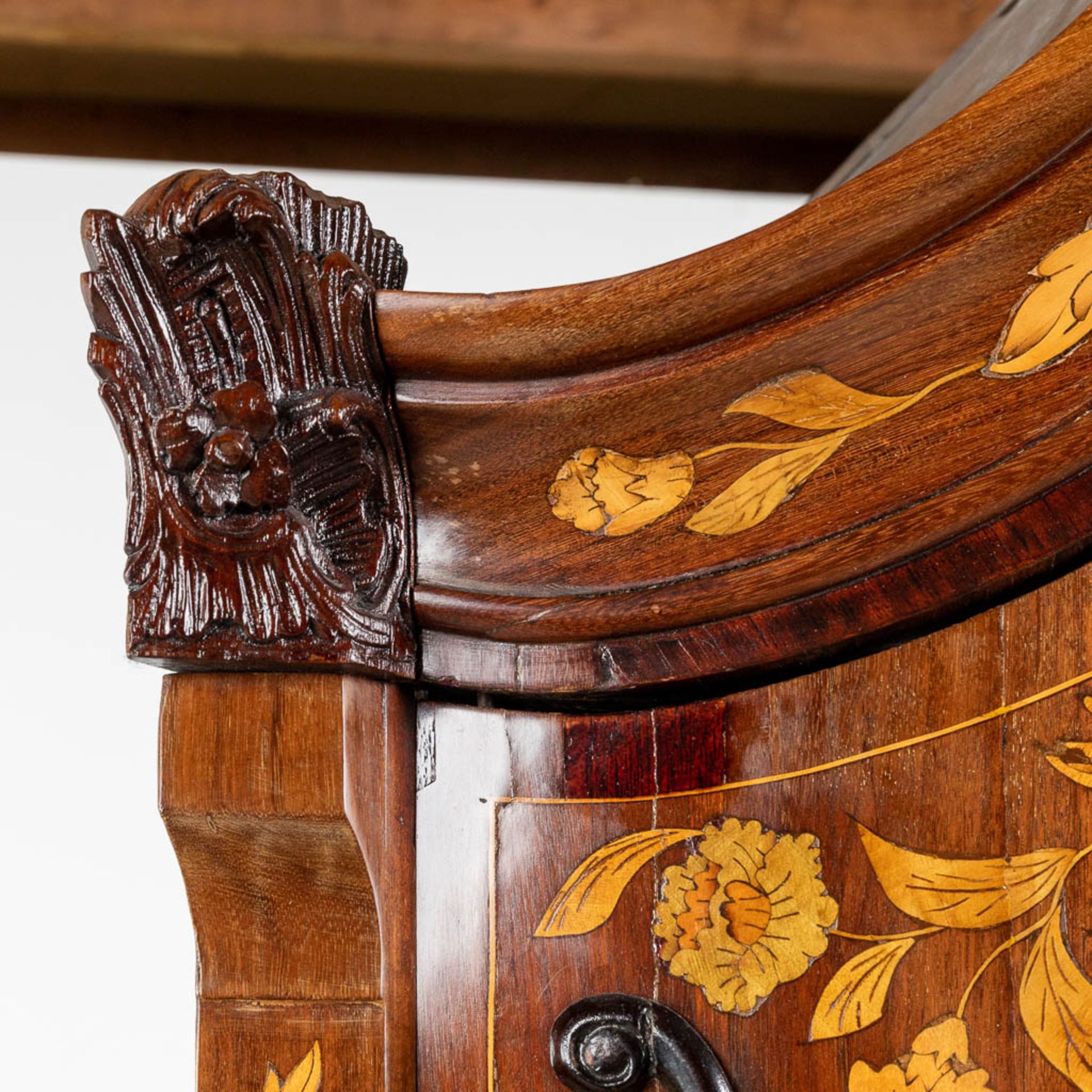 An antique corner cabinet with marquetry in Louis XV style. The Netherlands, 18th C. (D:56 x W:105 x - Image 16 of 21