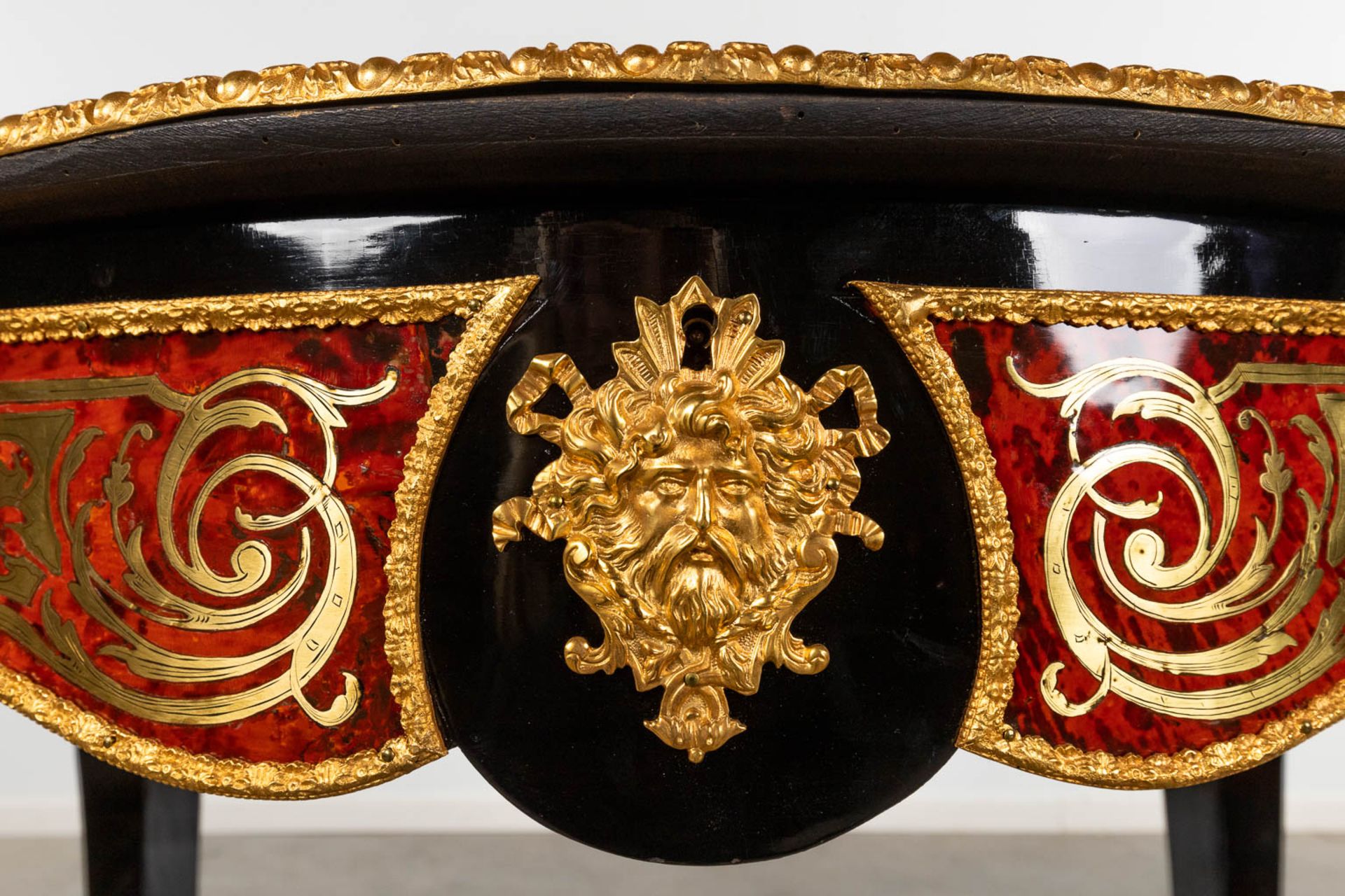 A Boulle 'Table Violon', tortoiseshell and copper inlay, Circa 1900. (D:77 x W:134 x H:77 cm) - Image 8 of 19