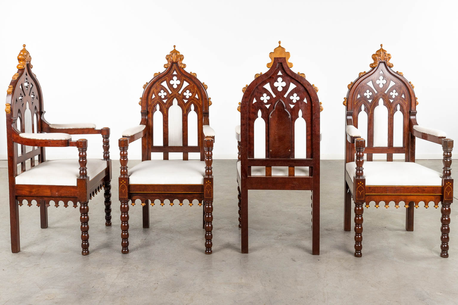An exceptional set of 8 Thrones, sculptured wood in a gothic revival style. Circa 1880. (D:47 x W:56 - Image 7 of 11