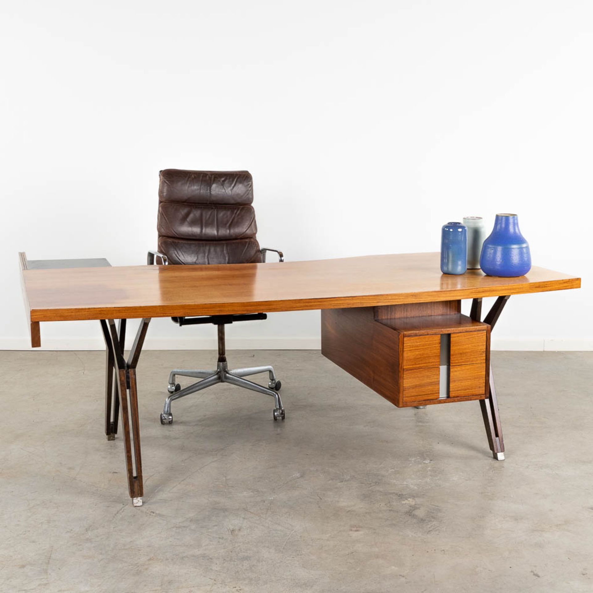 Ico PARISI (1916-1996) 'Terni Desk' by MIM Roma (D:98 x W:210 x H:73 cm)