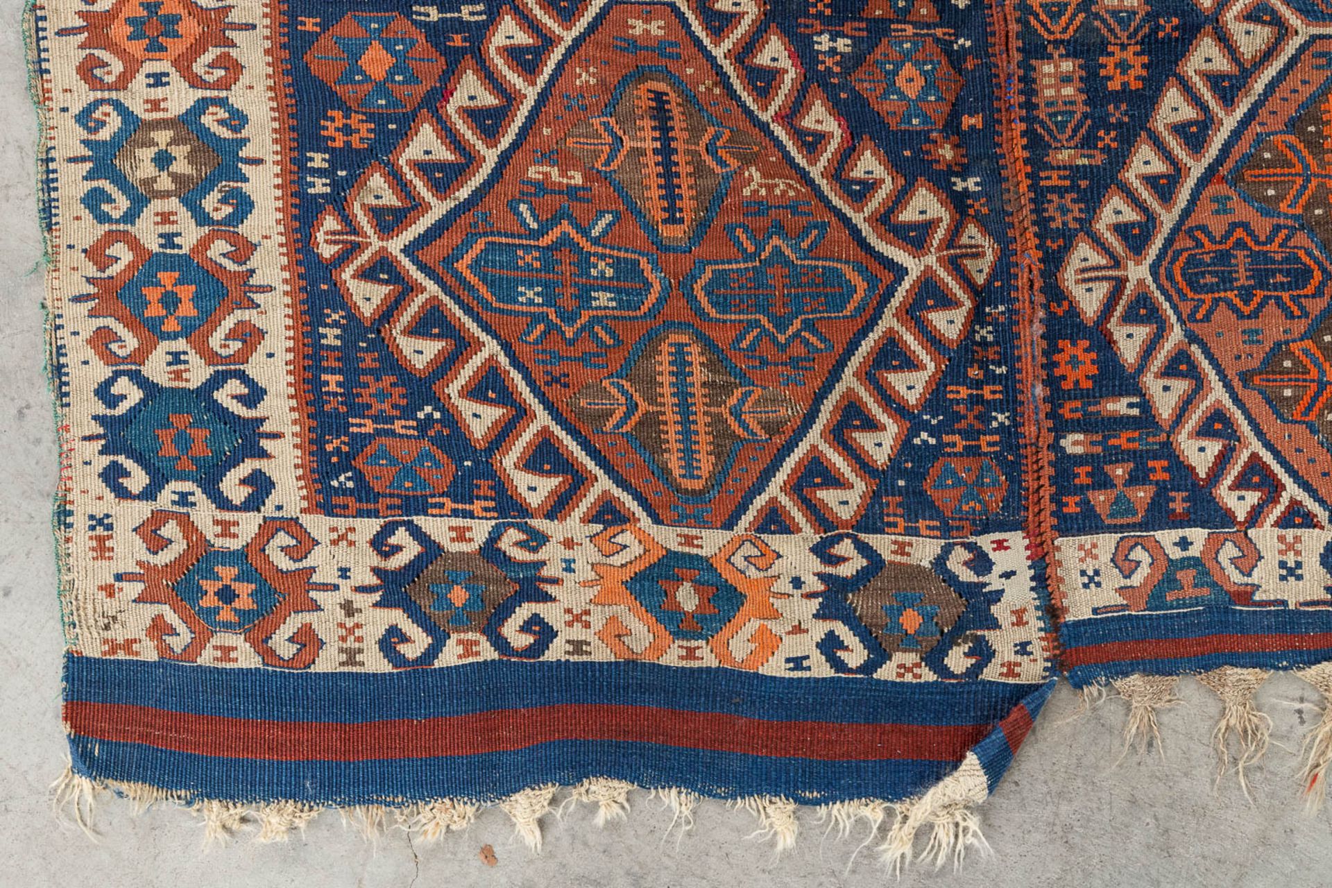 An Oriental hand-made kelim, Turkey, wool. (D:206 x W:154 cm) - Image 9 of 10