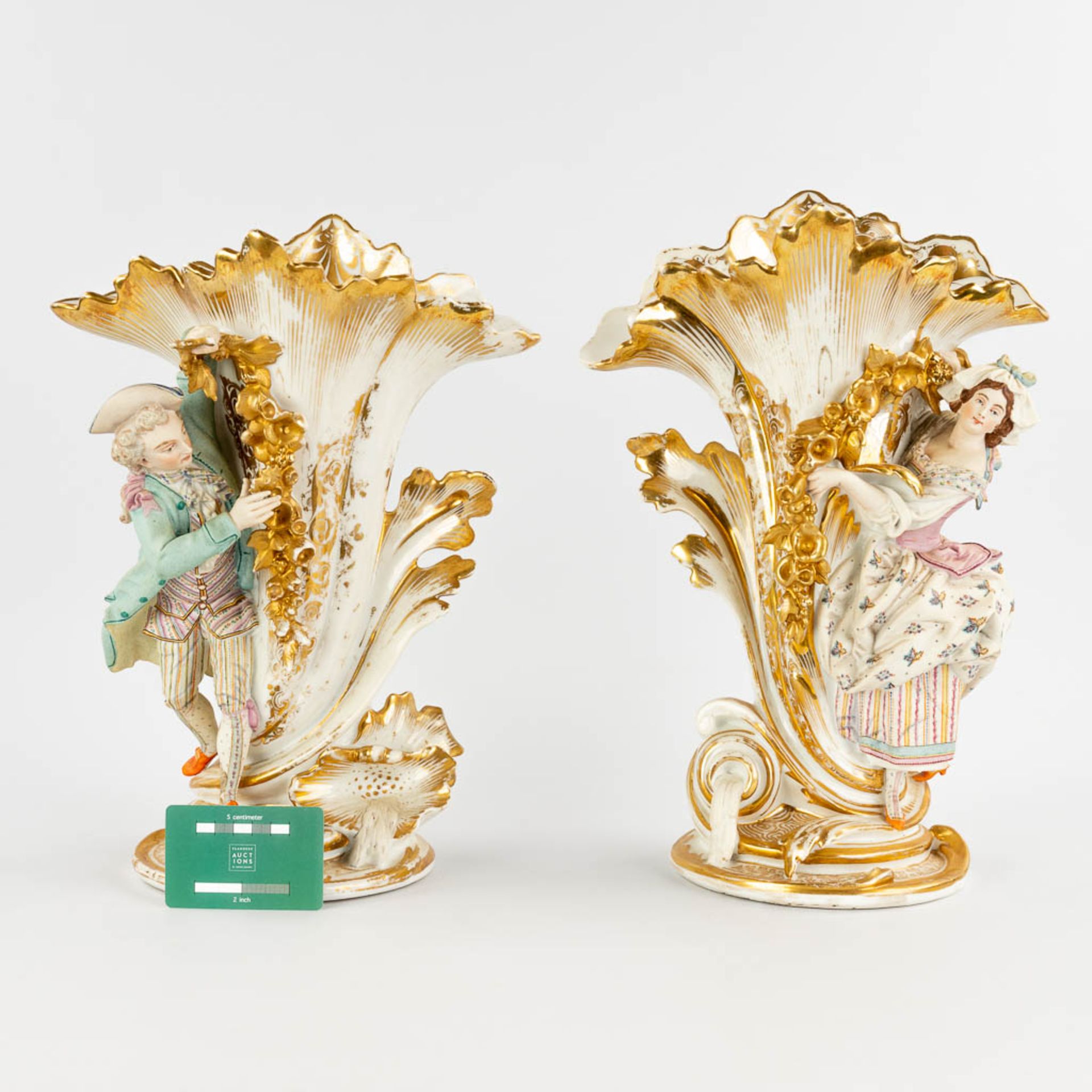 Vieux Bruxelles/Paris, a pair of vases decorated with figurines and hand-painted decors. 19th C. (D: - Bild 2 aus 15